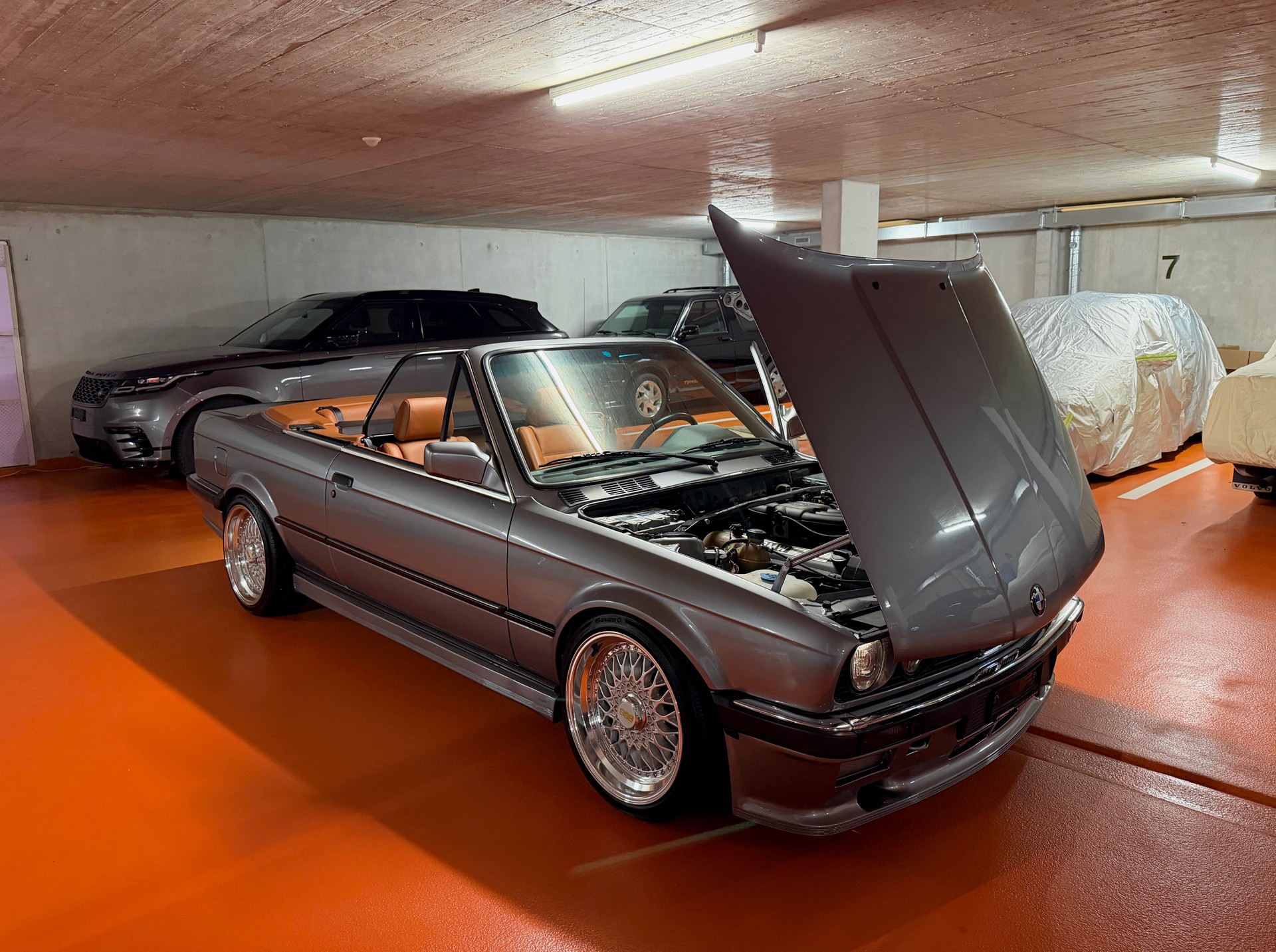 BMW 325i Cabrio-showroom-element-3