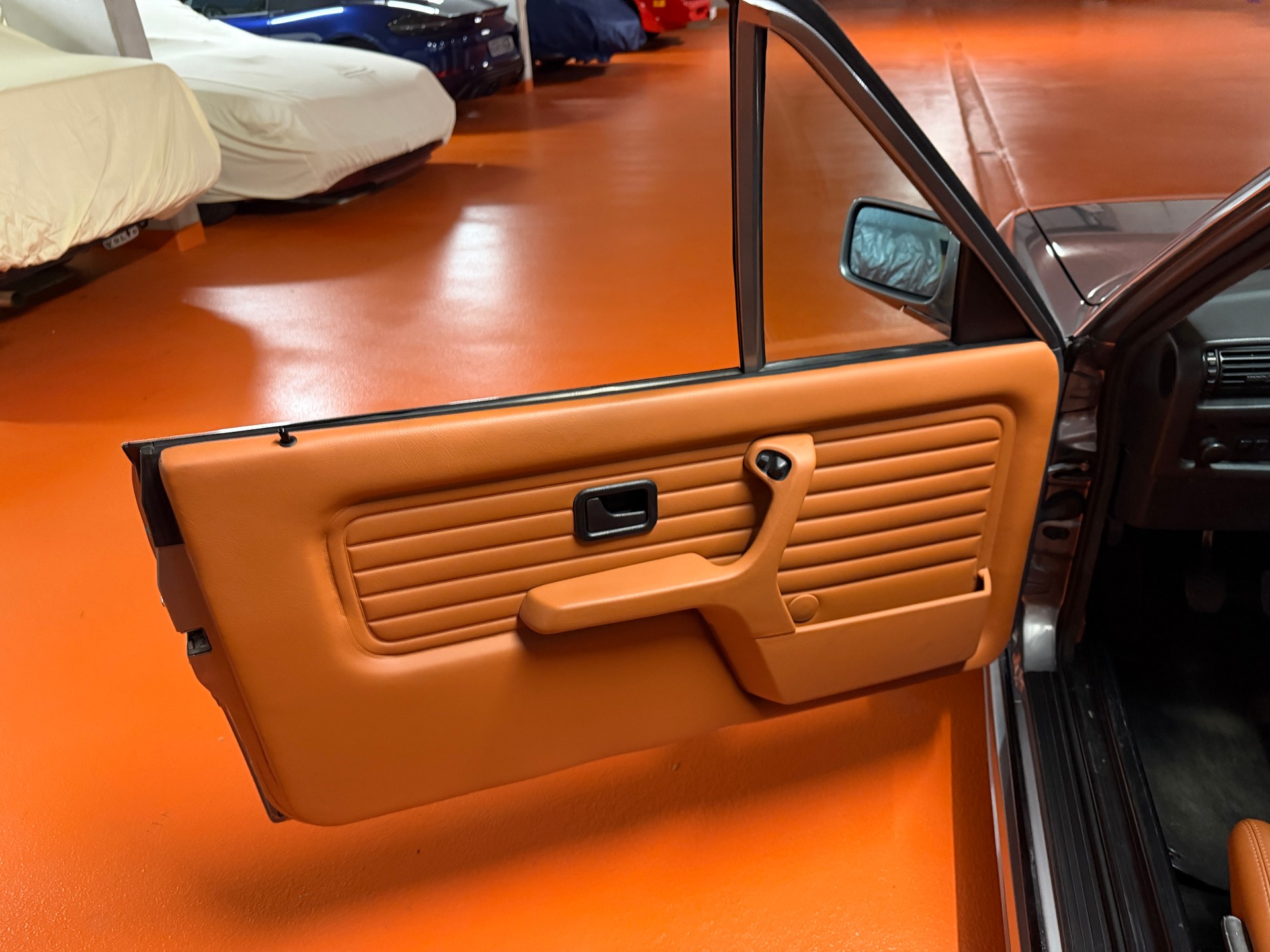 BMW 325i Cabrio-image-12