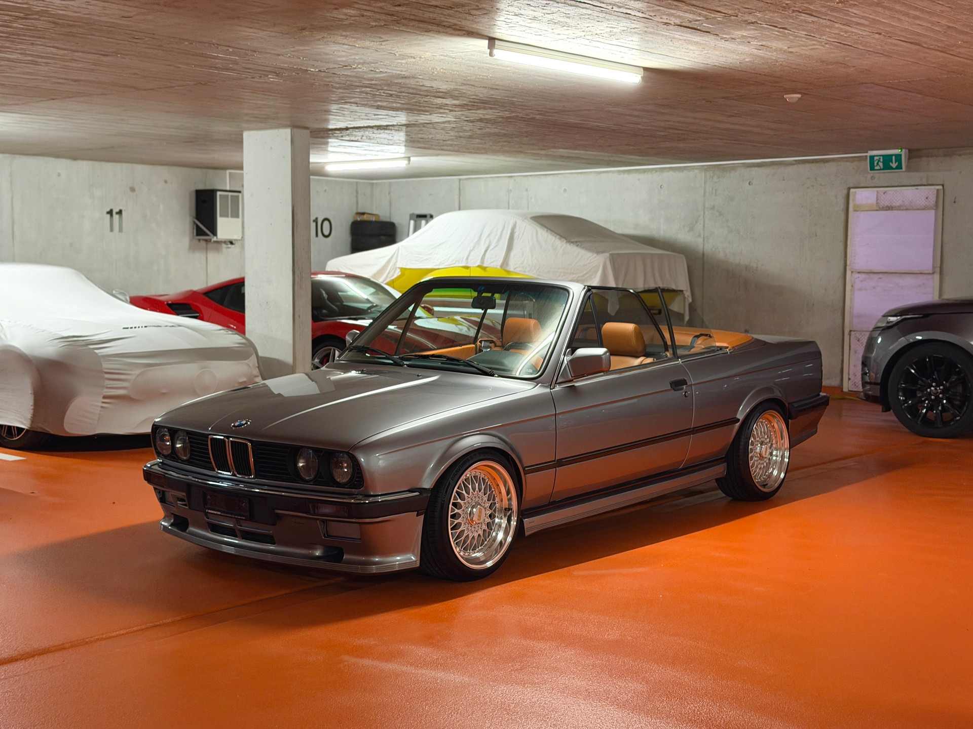 BMW 325i Cabrio-showroom-element-1