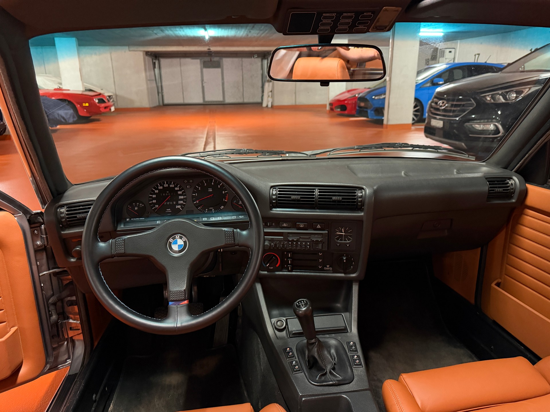 BMW 325i Cabrio-image-13
