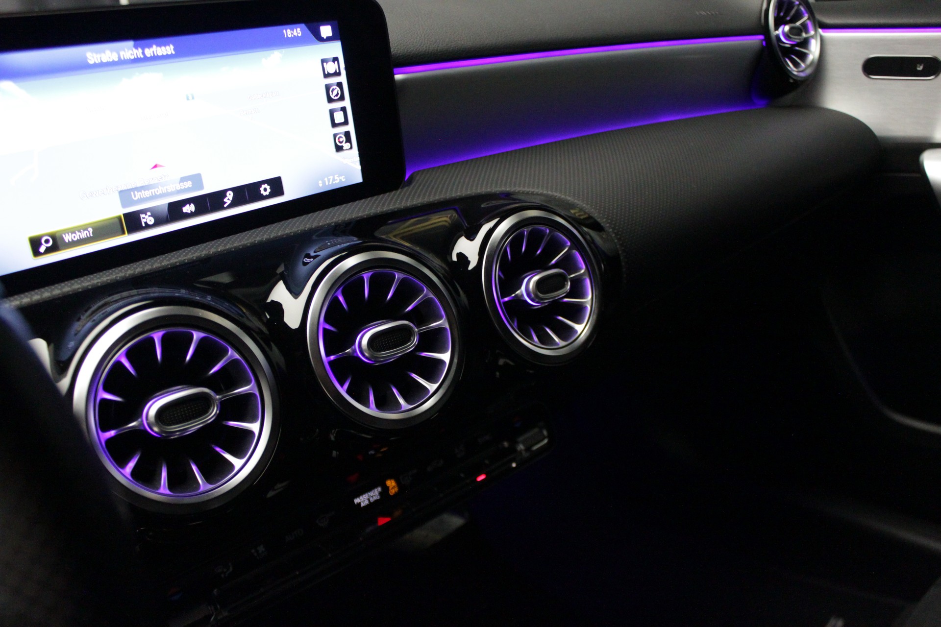 MERCEDES-BENZ A 250 4Matic AMG Line 4Matic 7G-DCT-image-16