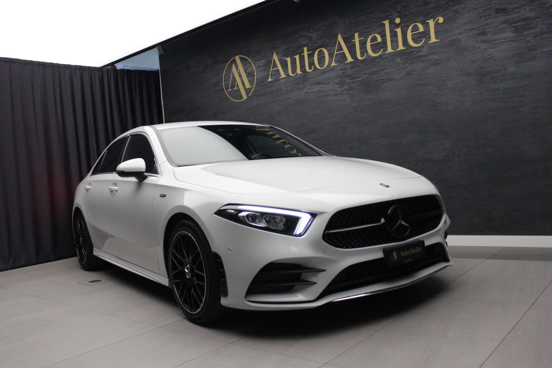 MERCEDES-BENZ A 250 4Matic AMG Line 4Matic 7G-DCT-showroom-element-3