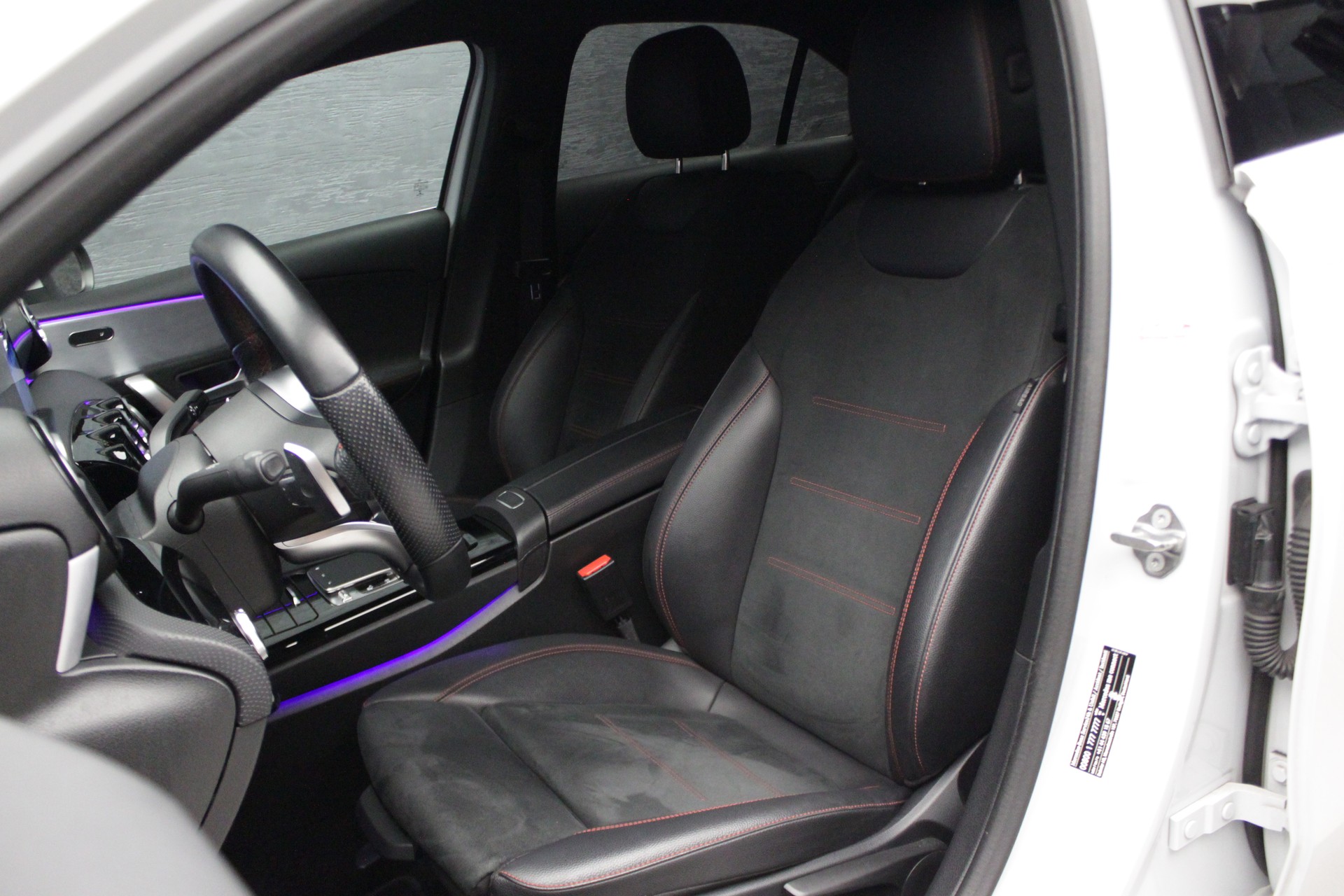 MERCEDES-BENZ A 250 4Matic AMG Line 4Matic 7G-DCT-image-13