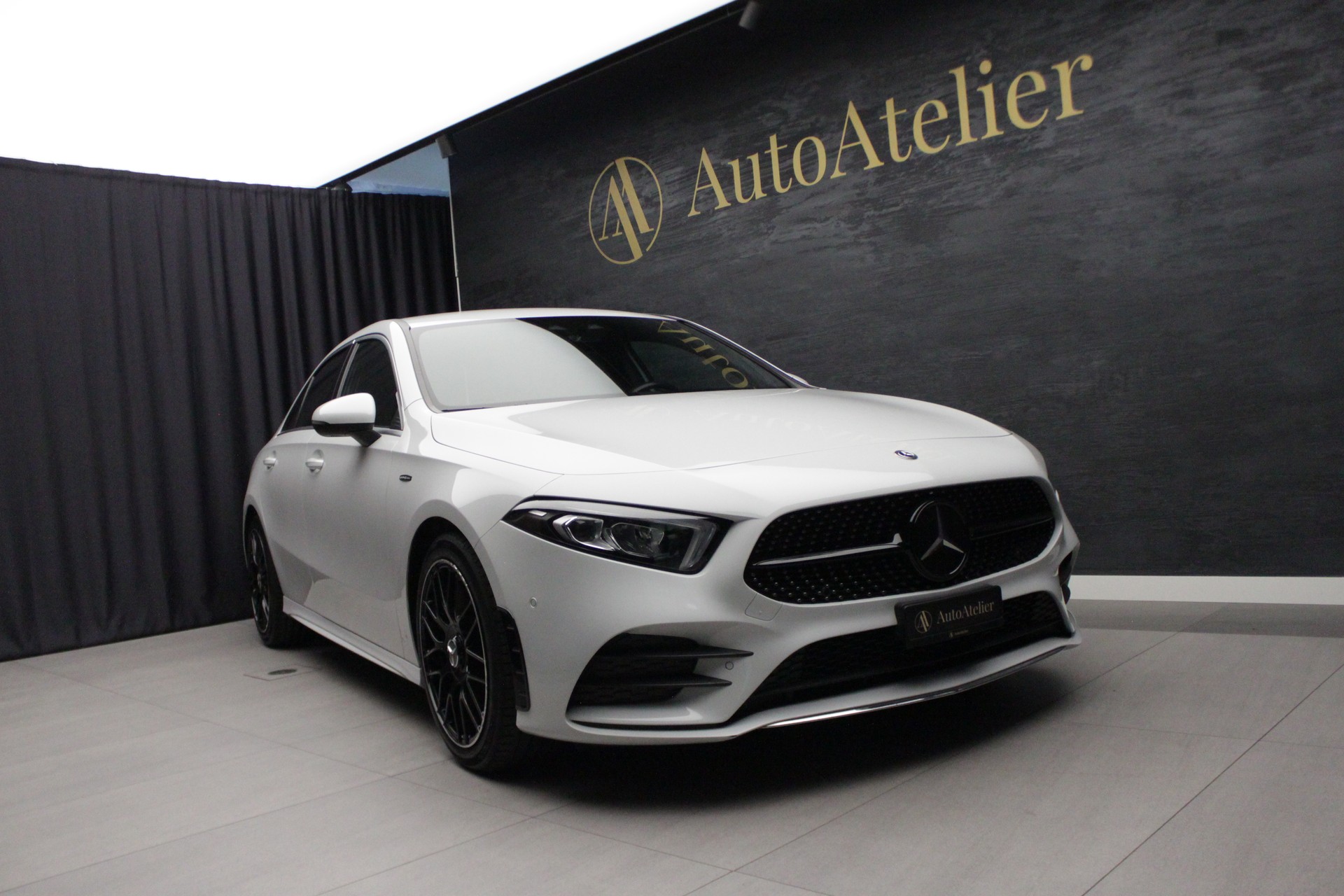 MERCEDES-BENZ A 250 4Matic AMG Line 4Matic 7G-DCT-showroom-element-1