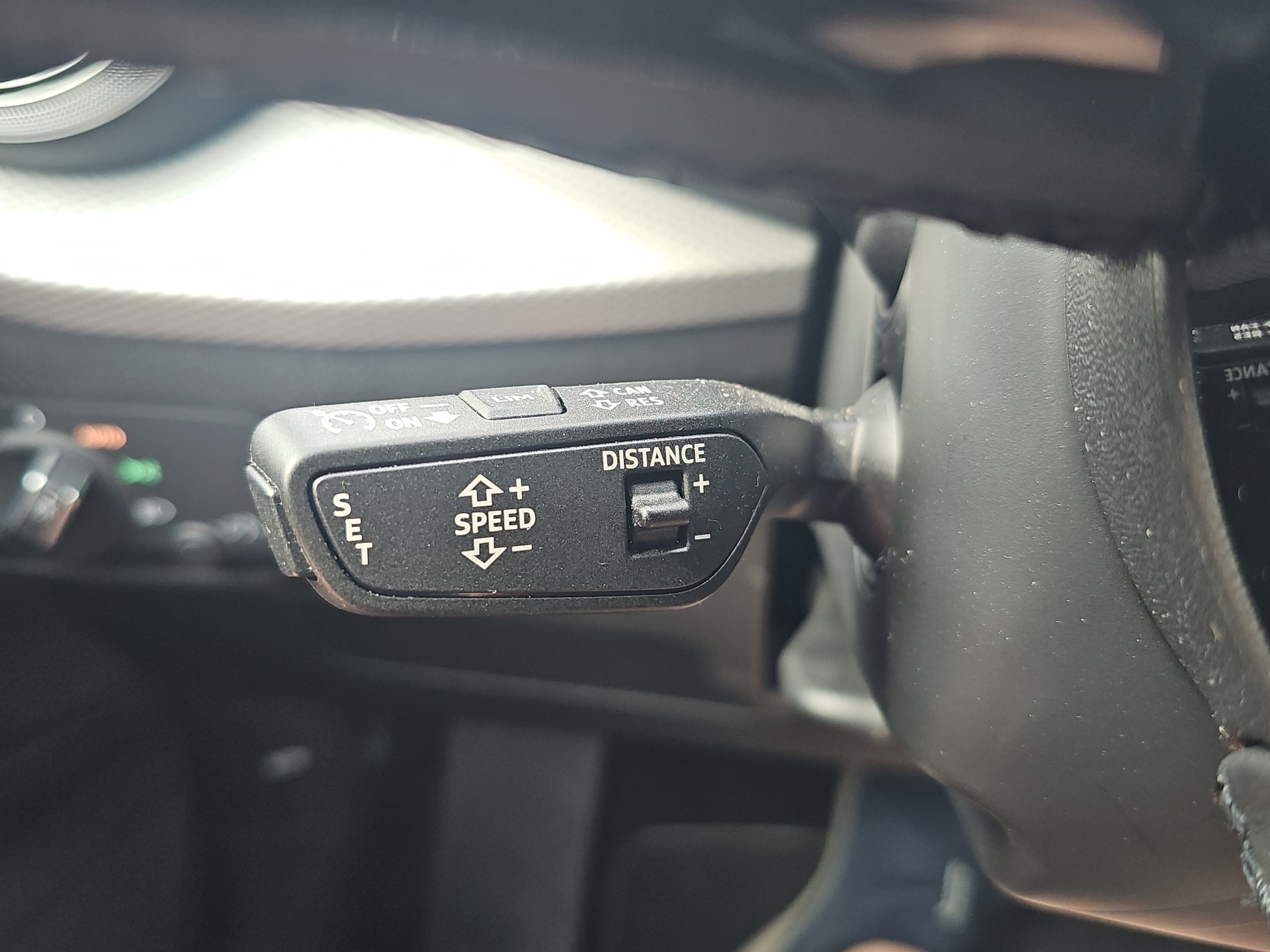 AUDI Q2 35 TFSI S line S-tronic-image-14