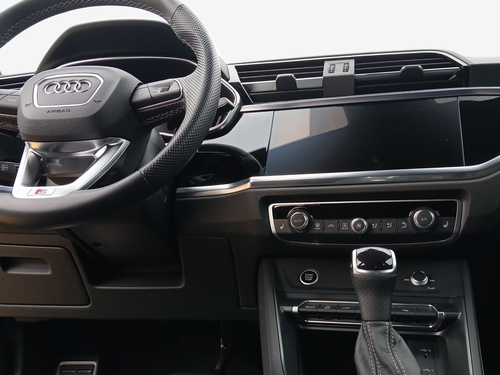 AUDI Q3 Sportback 45 TFSI e S line S-tronic-image-8