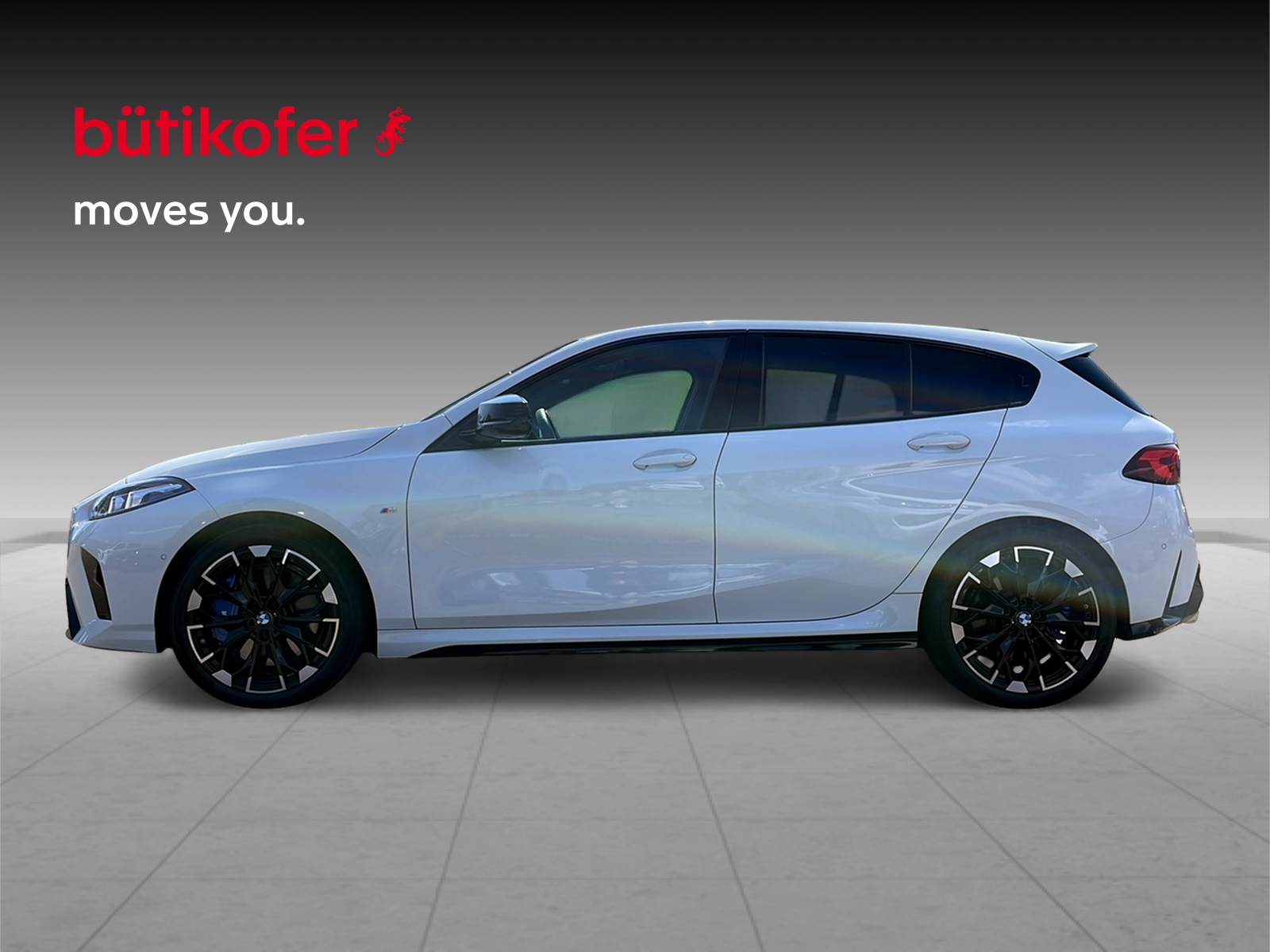 BMW M135i xDrive-showroom-element-2