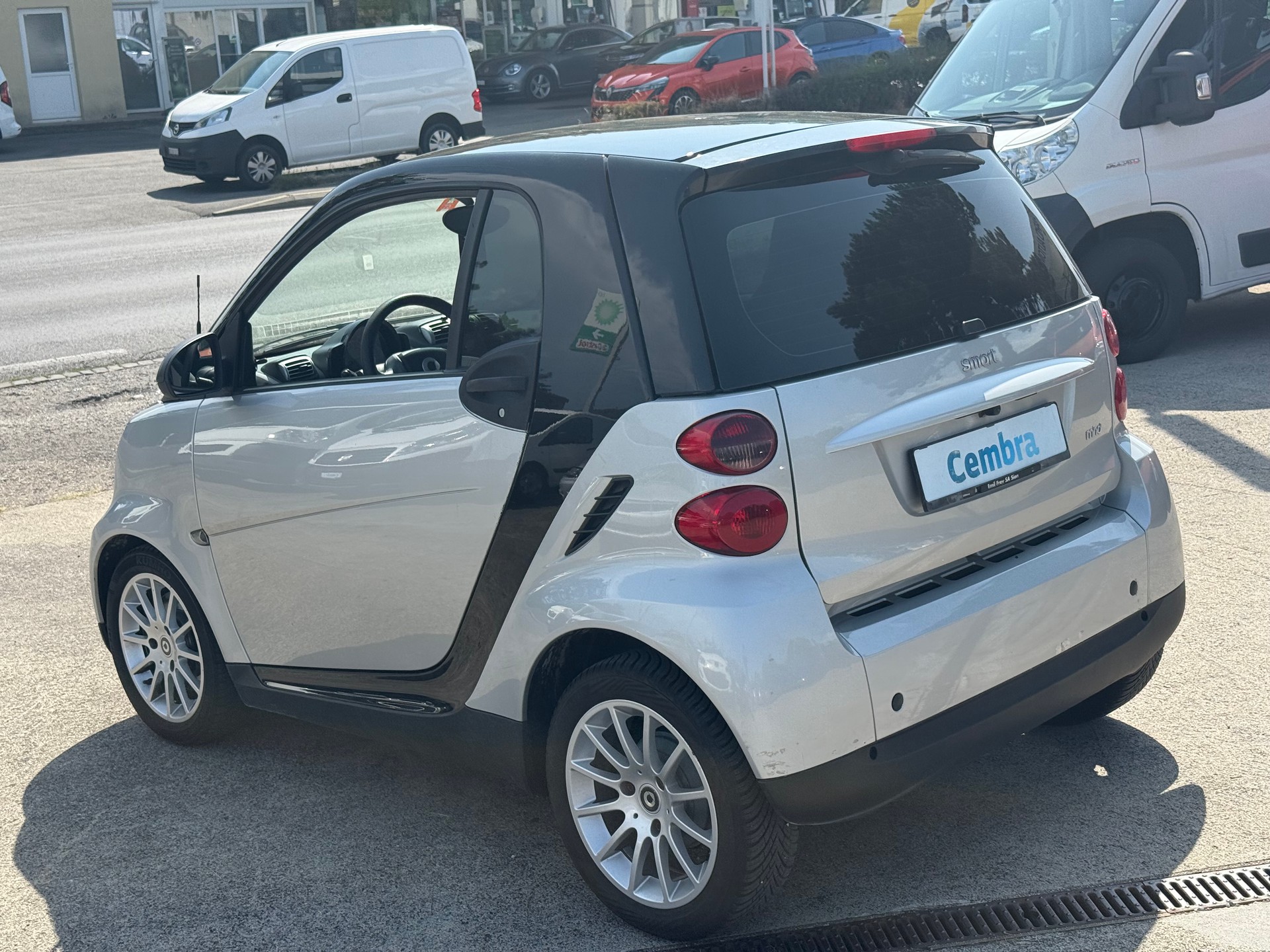 SMART fortwo black & white limited mhd softouch-image-5