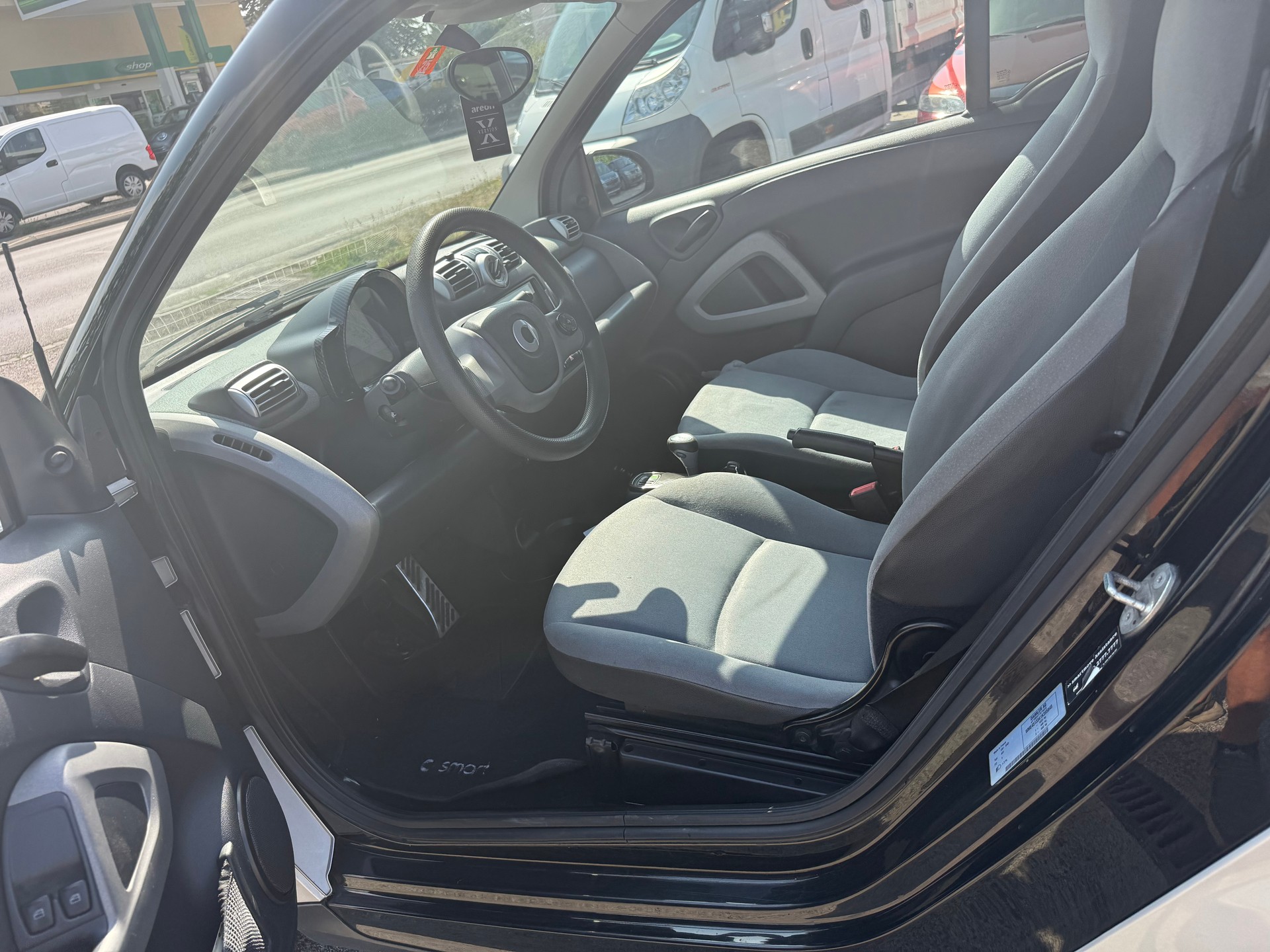 SMART fortwo black & white limited mhd softouch-image-7