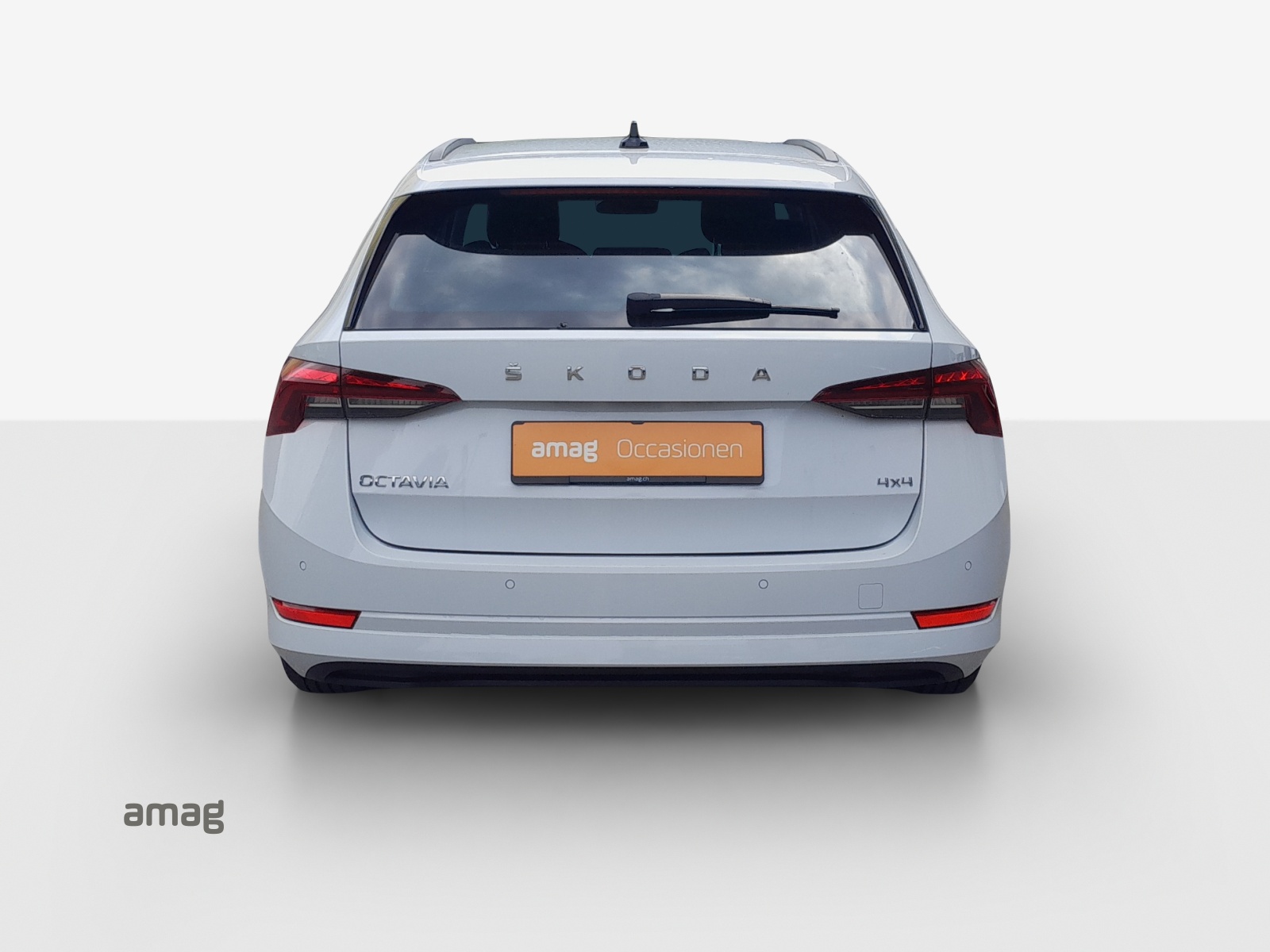 SKODA Octavia Combi 2.0 TDI DSG Ambition 4x4-showroom-element-3