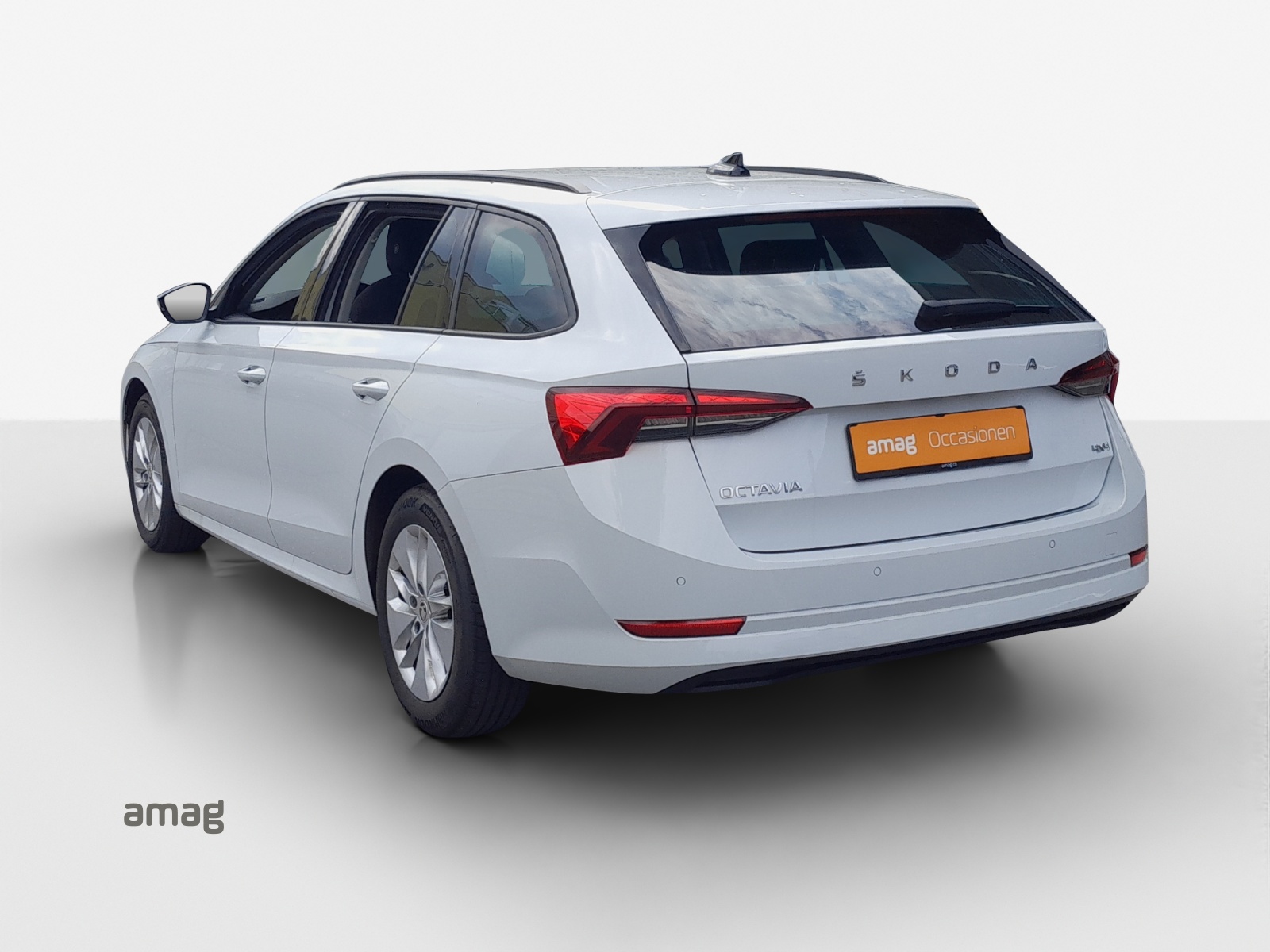 SKODA Octavia Combi 2.0 TDI DSG Ambition 4x4-showroom-element-2