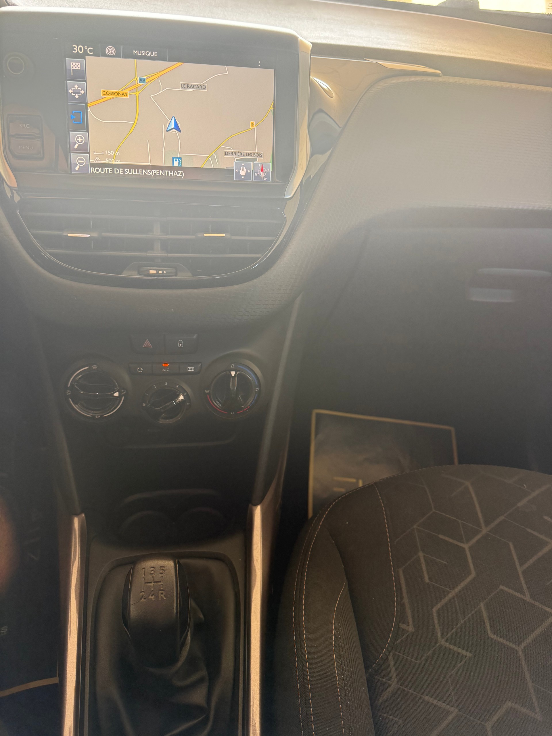 PEUGEOT 2008-image-14
