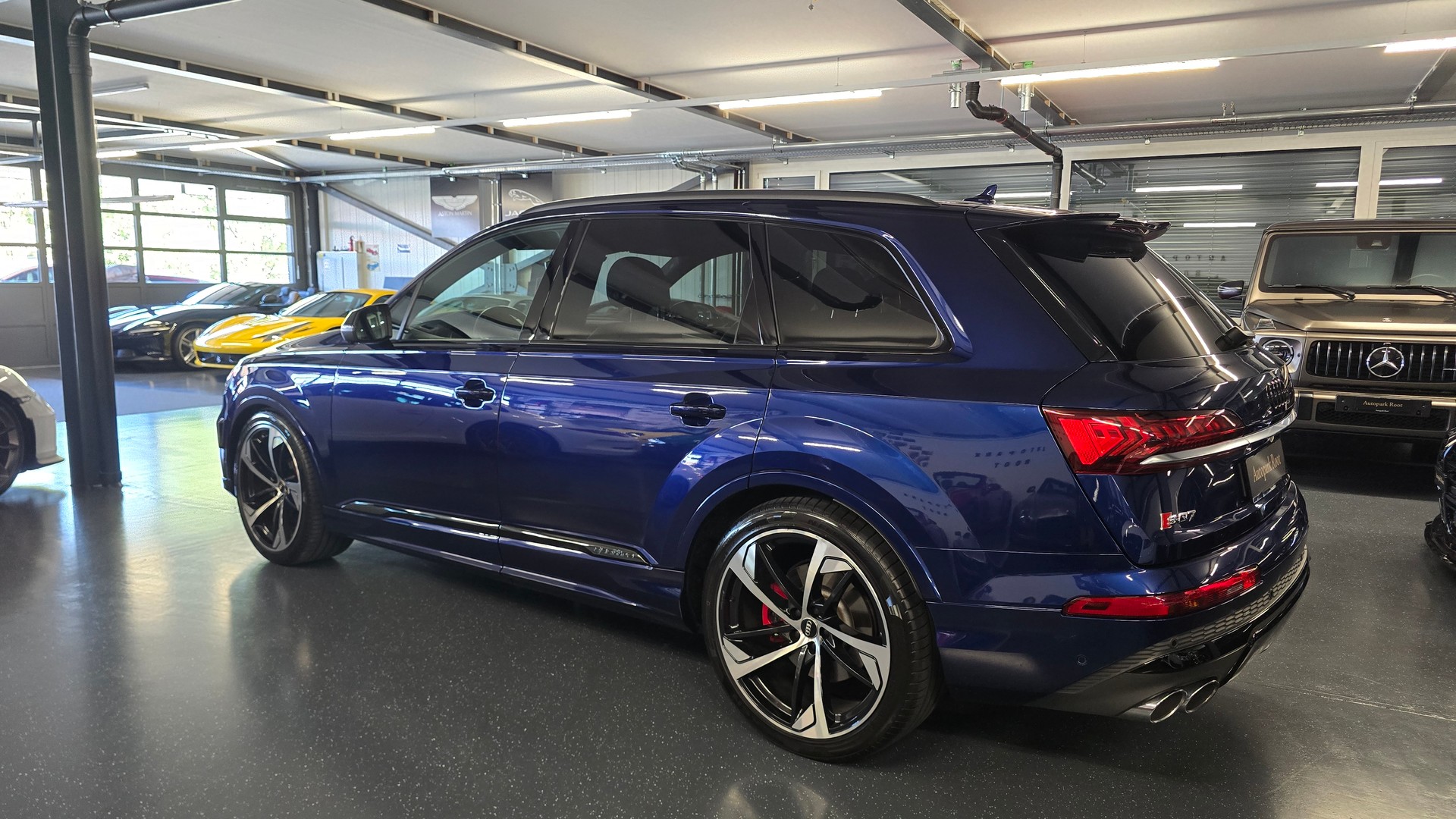 AUDI SQ7 4.0 TDI quattro tiptronic-image-9