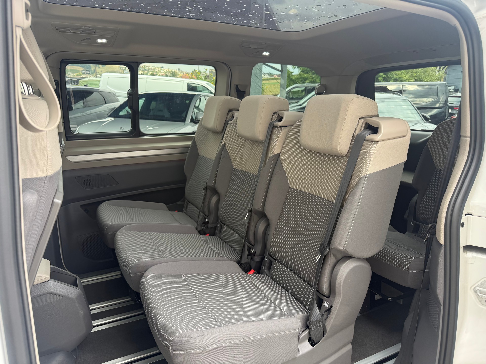 VW Multivan kurz 2.0 TDI Life Edition DSG-image-12