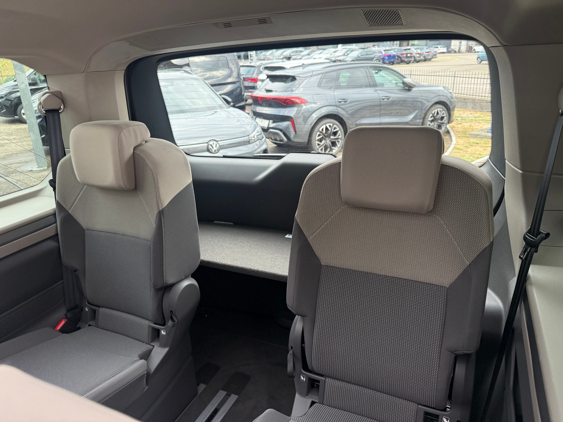 VW Multivan kurz 2.0 TDI Life Edition DSG-image-13