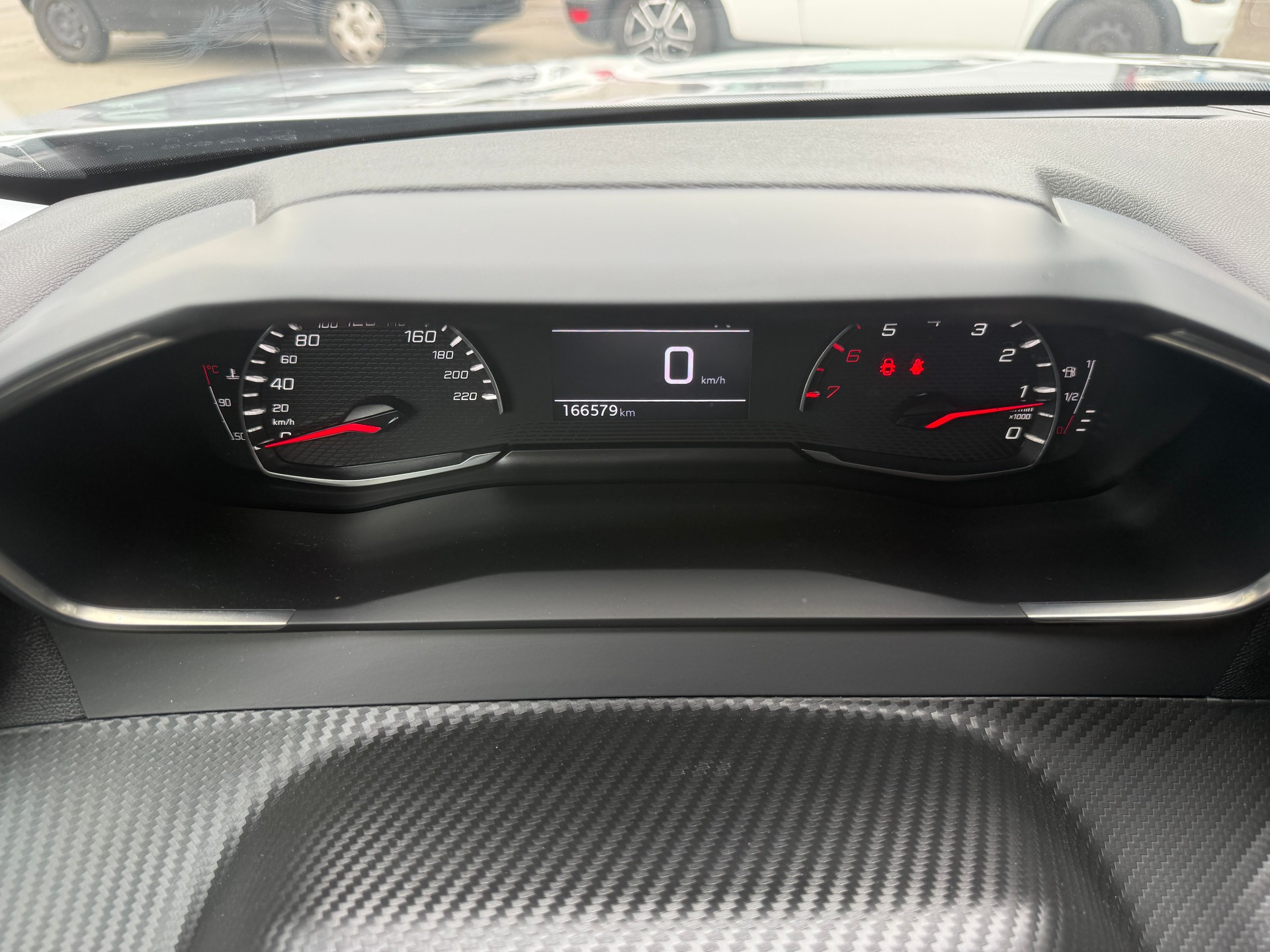 PEUGEOT 2008 1.5 BlueHDi Allure EAT8-image-11