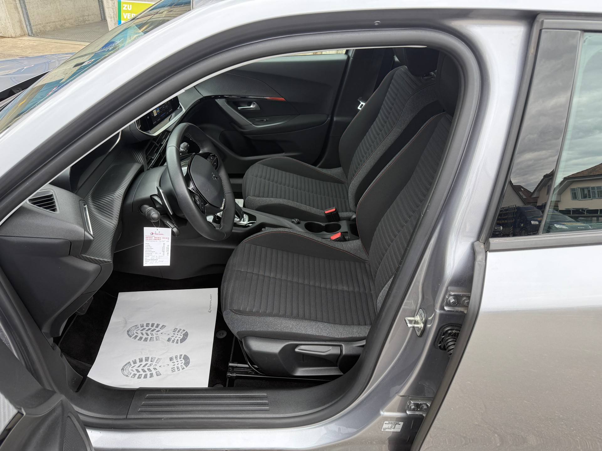 PEUGEOT 2008 1.5 BlueHDi Allure EAT8-image-6