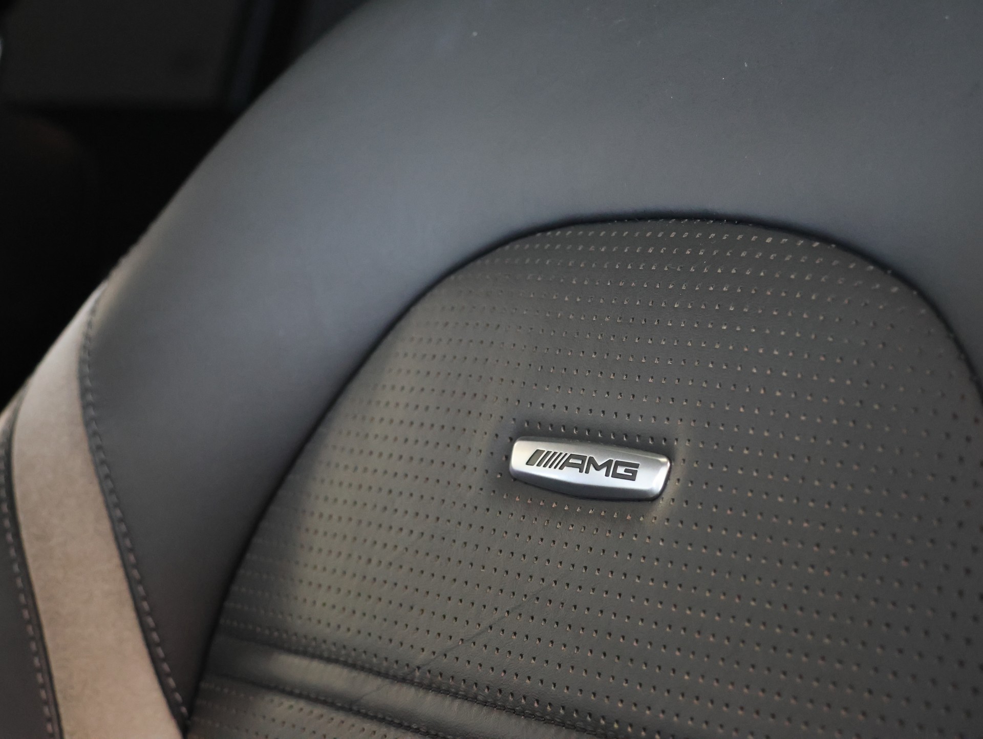 MERCEDES-BENZ GLC 63 S AMG 4Matic+ 9G-Tronic *Panoramadach* *360 Kamera*-image-16