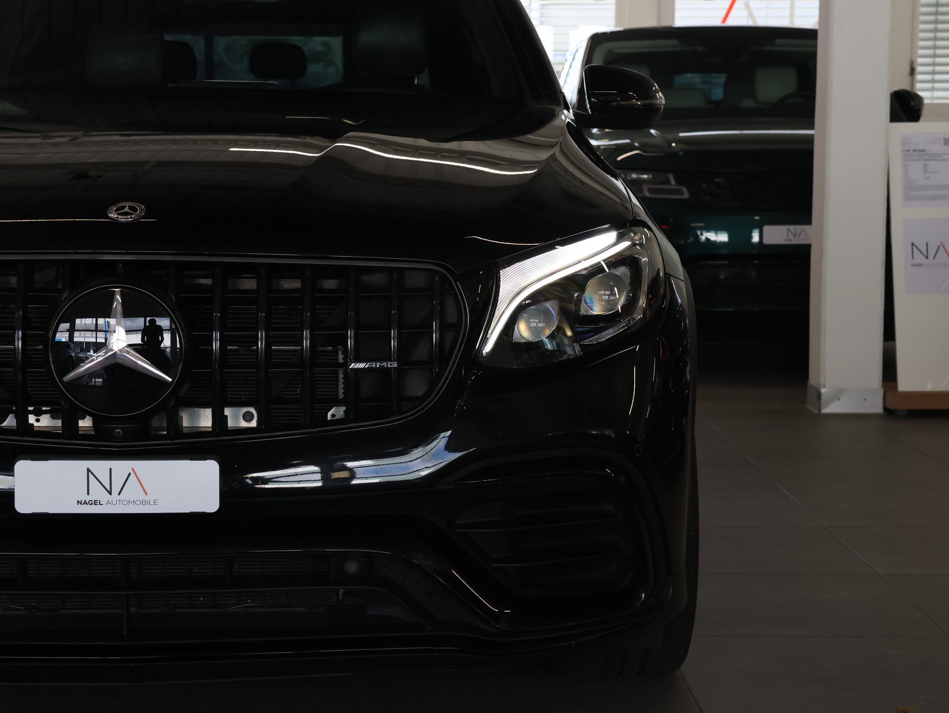 MERCEDES-BENZ GLC 63 S AMG 4Matic+ 9G-Tronic *Panoramadach* *360 Kamera*-showroom-element-3