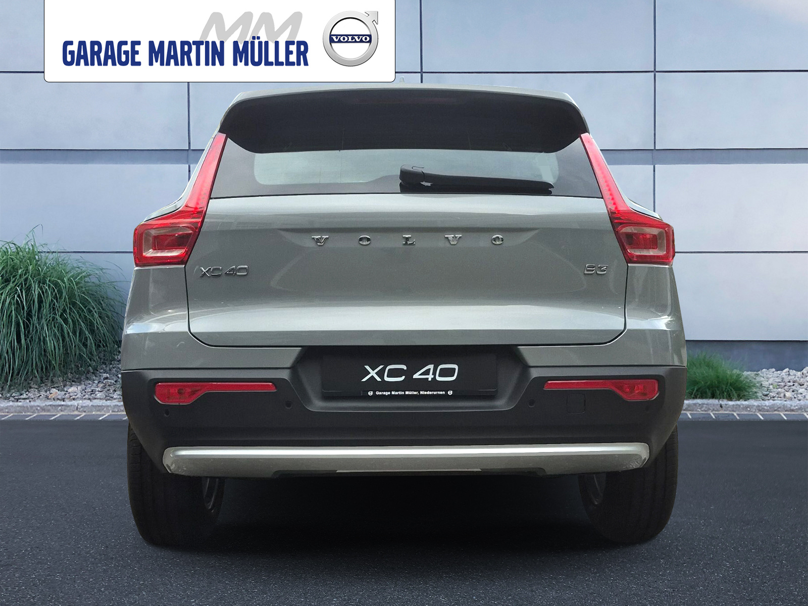 VOLVO XC40 2.0 B3 MH Essential-showroom-element-3
