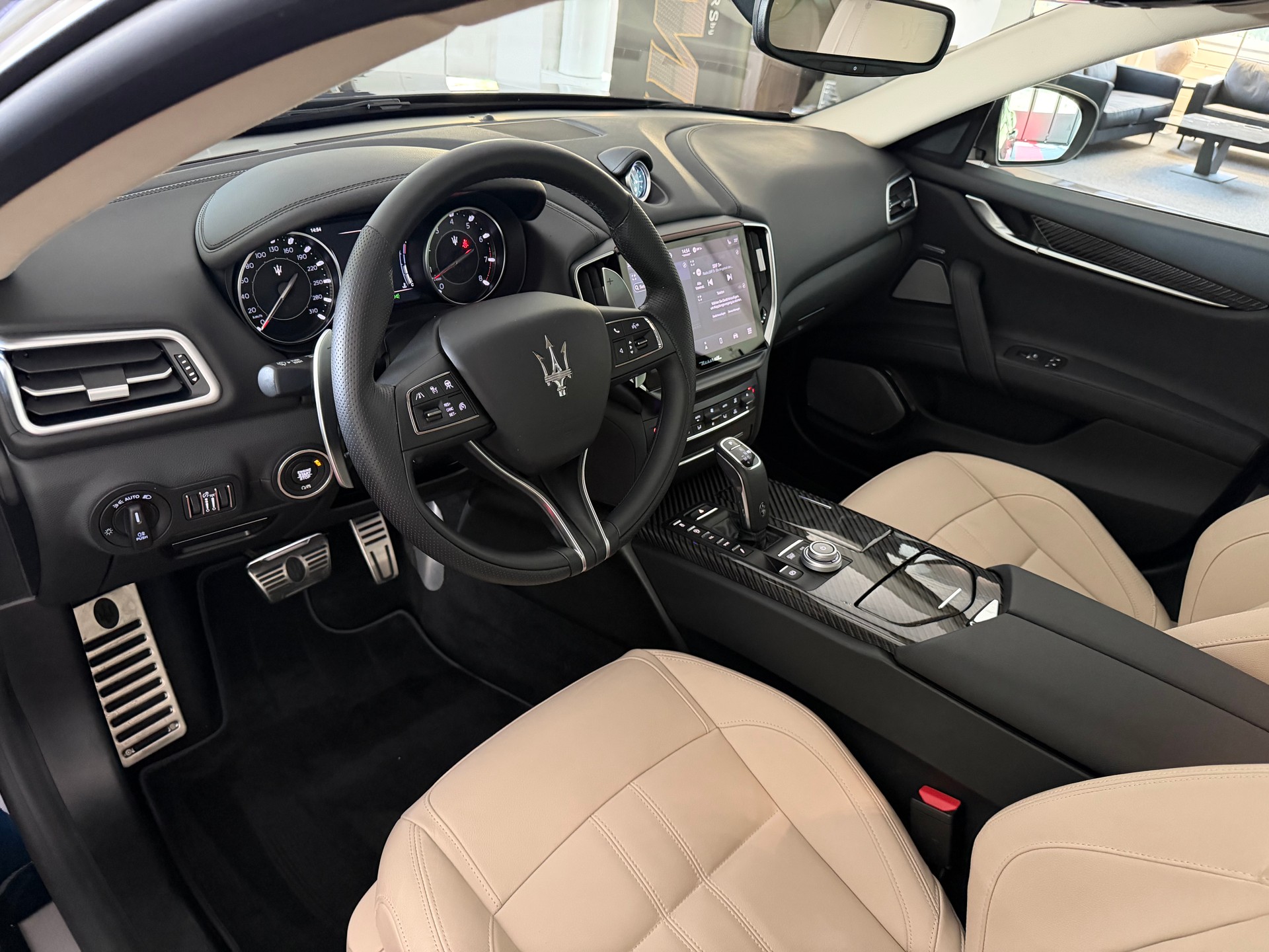 MASERATI Ghibli S Q4 3.0 Modena-image-8