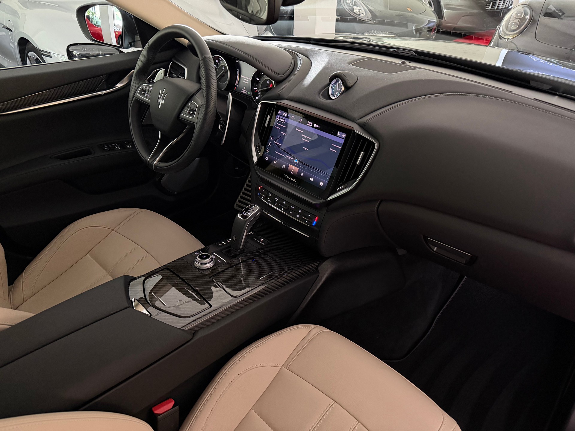 MASERATI Ghibli S Q4 3.0 Modena-image-11