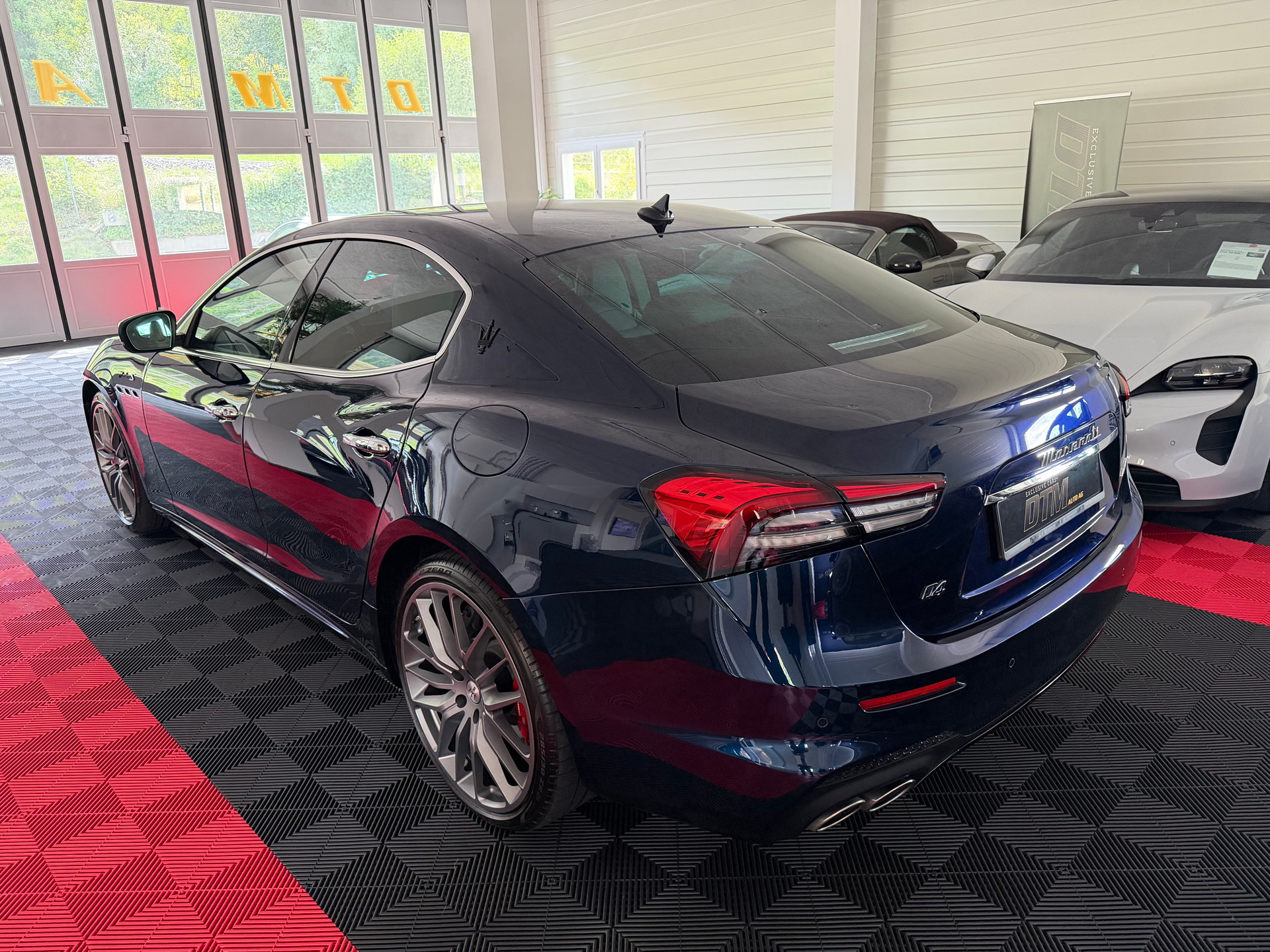 MASERATI Ghibli S Q4 3.0 Modena-showroom-element-3