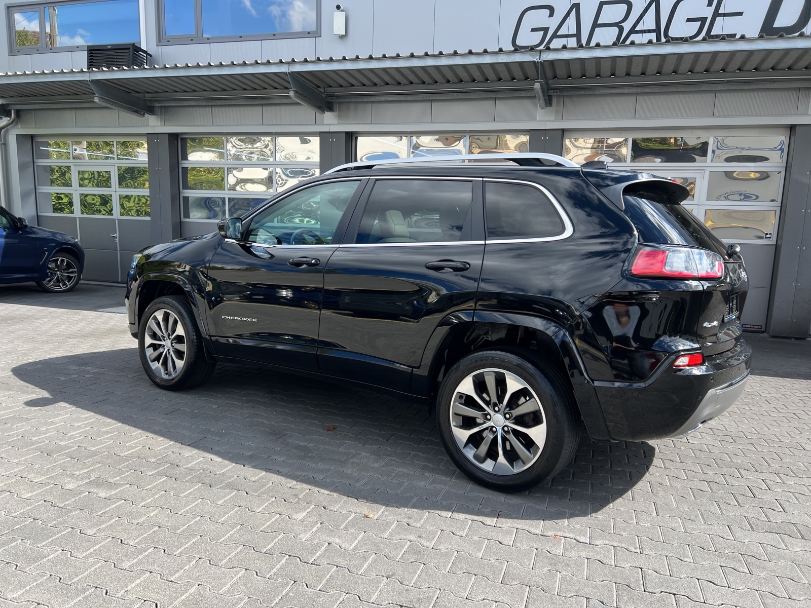 JEEP Cherokee 2.2MJ Overland AWD Drive I 9ATX-showroom-element-2