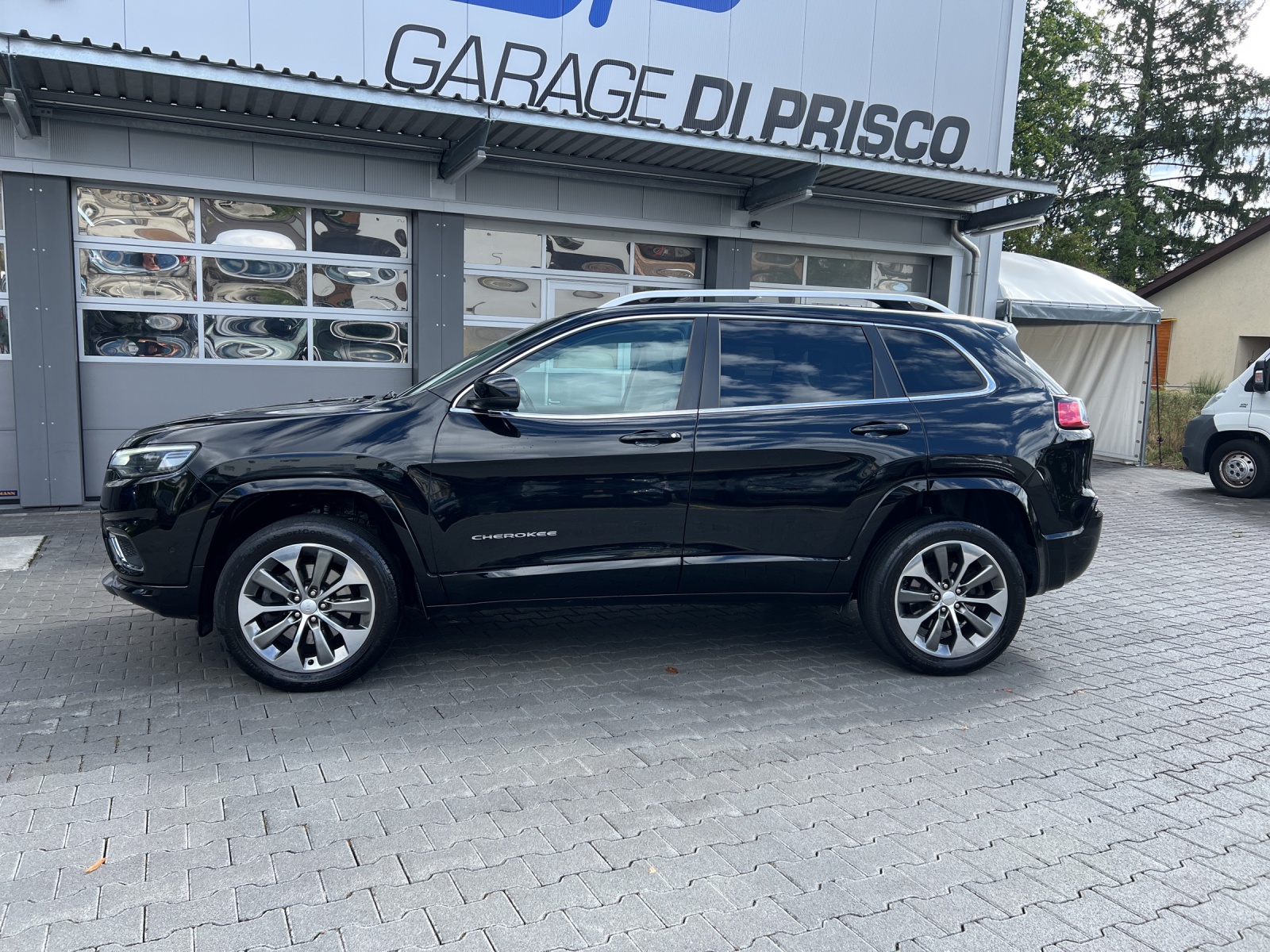 JEEP Cherokee 2.2MJ Overland AWD Drive I 9ATX-showroom-element-1