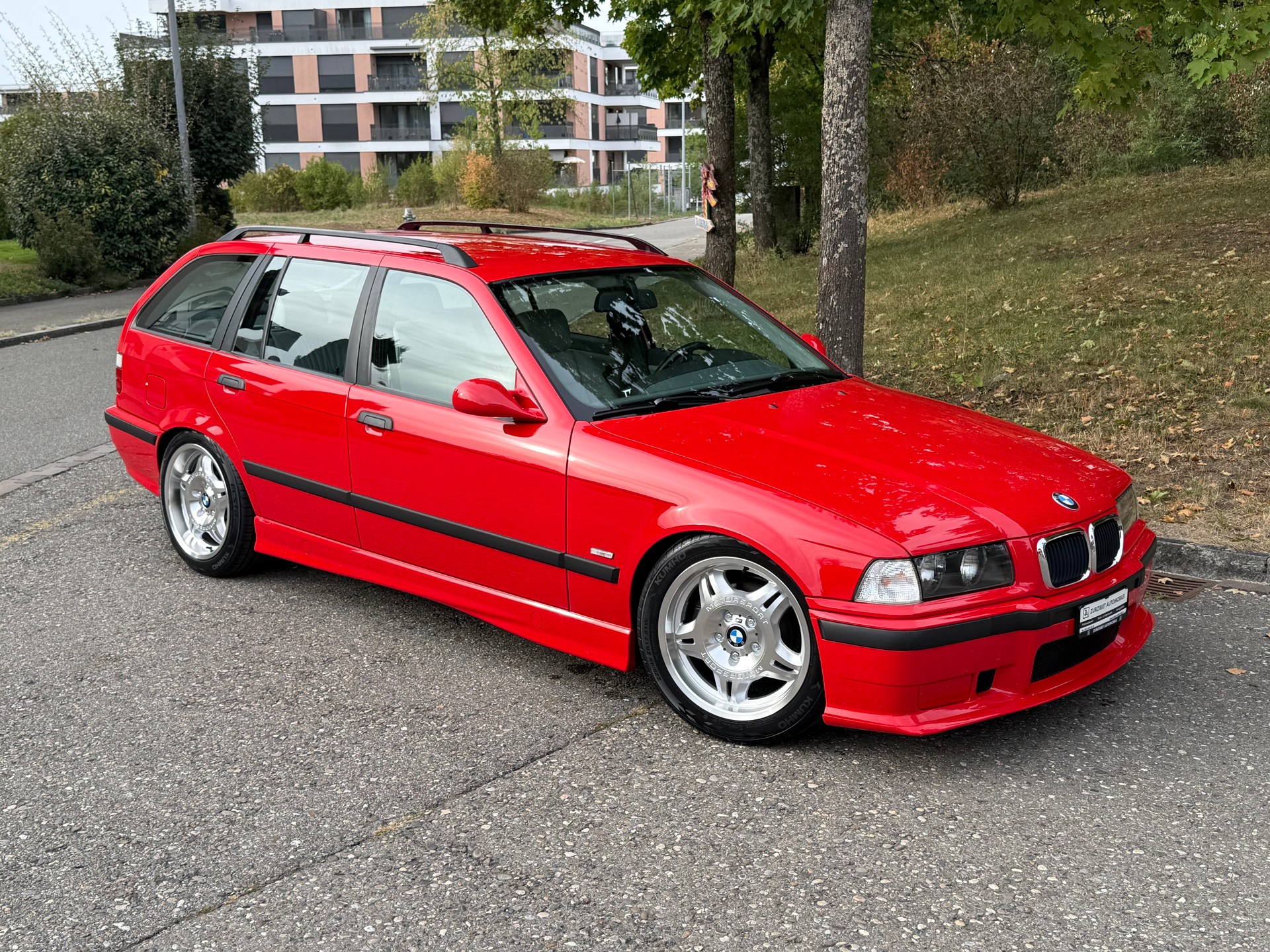BMW 323i Touring-image-7