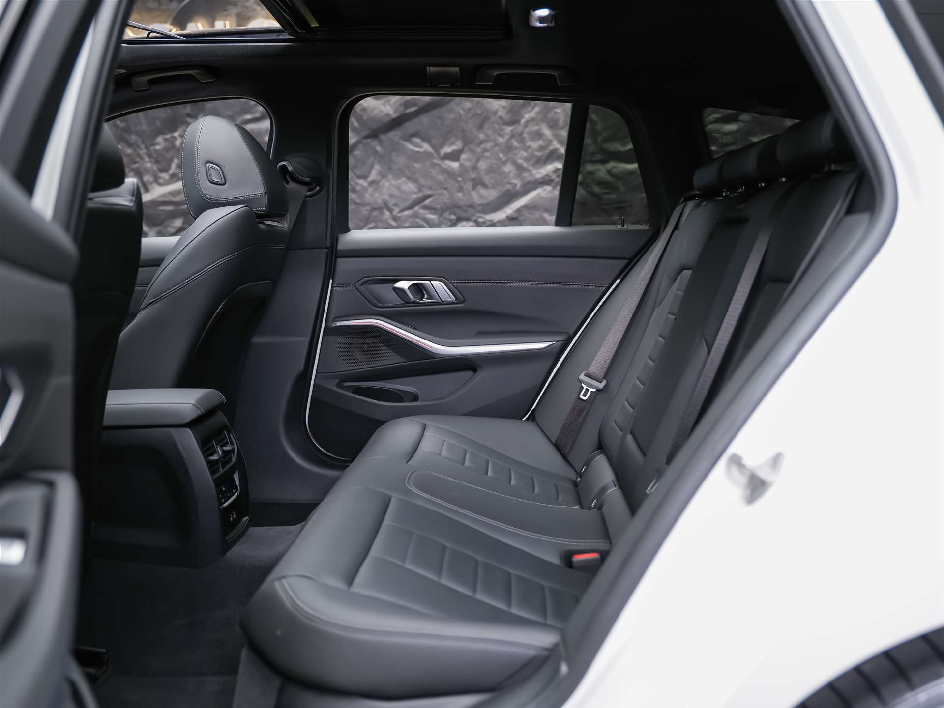 BMW M340i xDrive Touring Steptronic *Facelift 2025*20" Felgen*Panorama*360° Kamera*-image-14