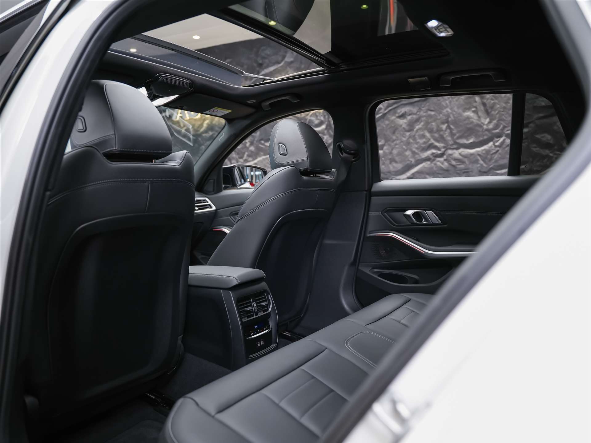 BMW M340i xDrive Touring Steptronic *Facelift 2025*20" Felgen*Panorama*360° Kamera*-image-12