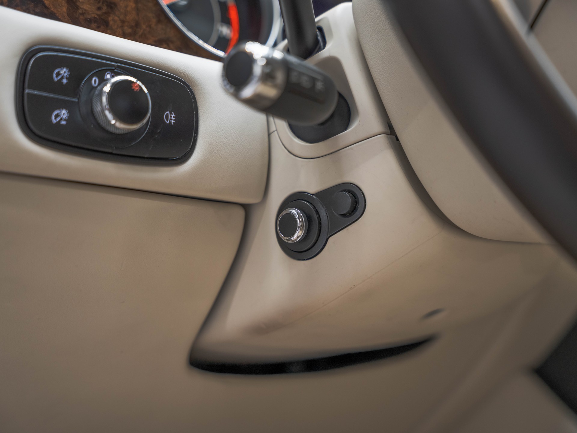 BENTLEY Flying Spur 6.0-image-19