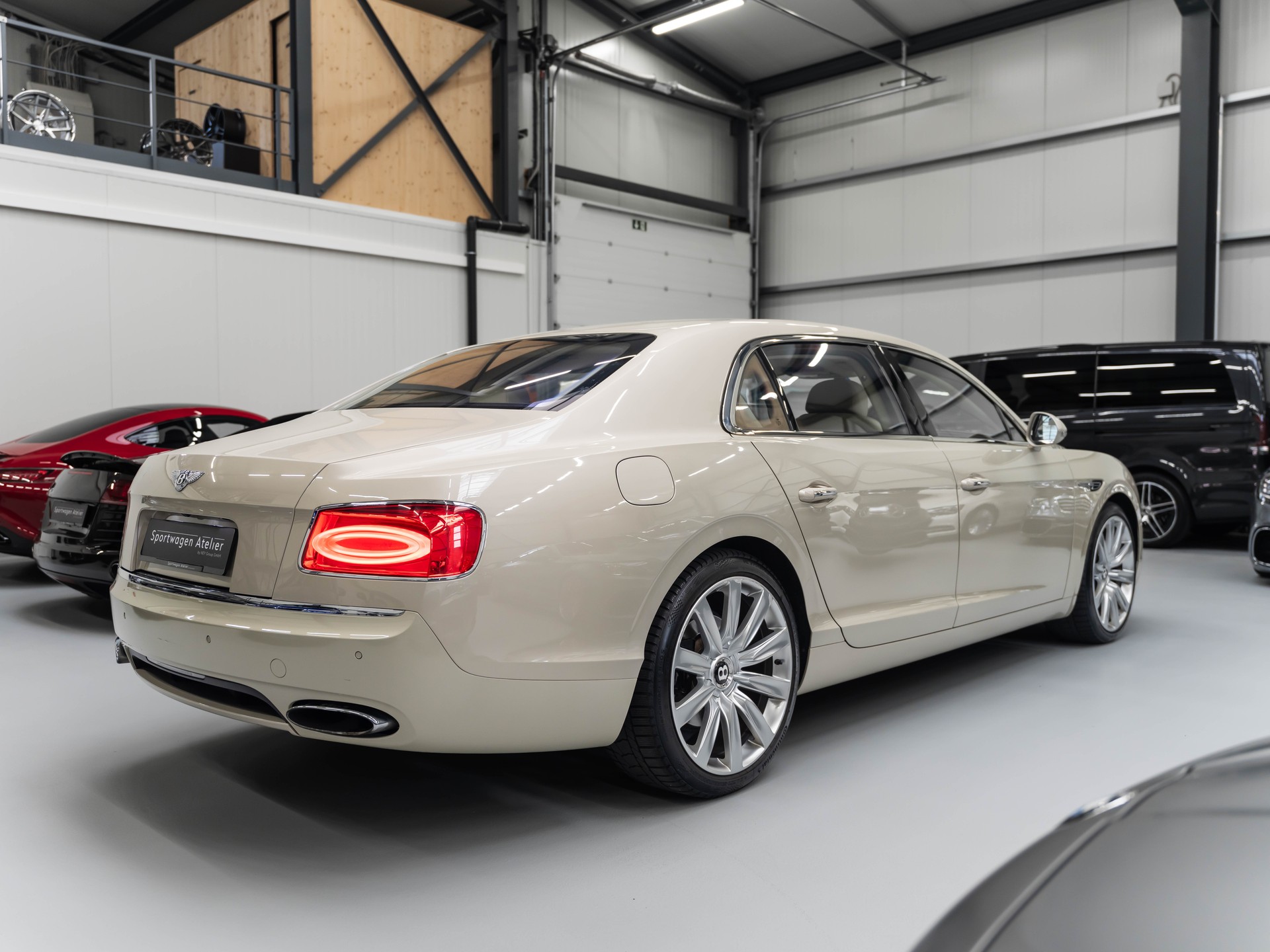 BENTLEY Flying Spur 6.0-showroom-element-3