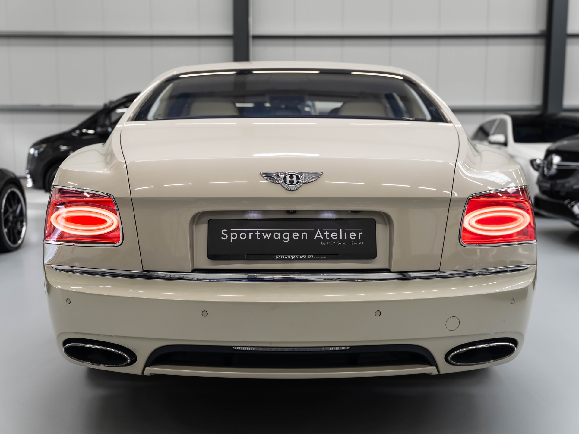 BENTLEY Flying Spur 6.0-showroom-element-2