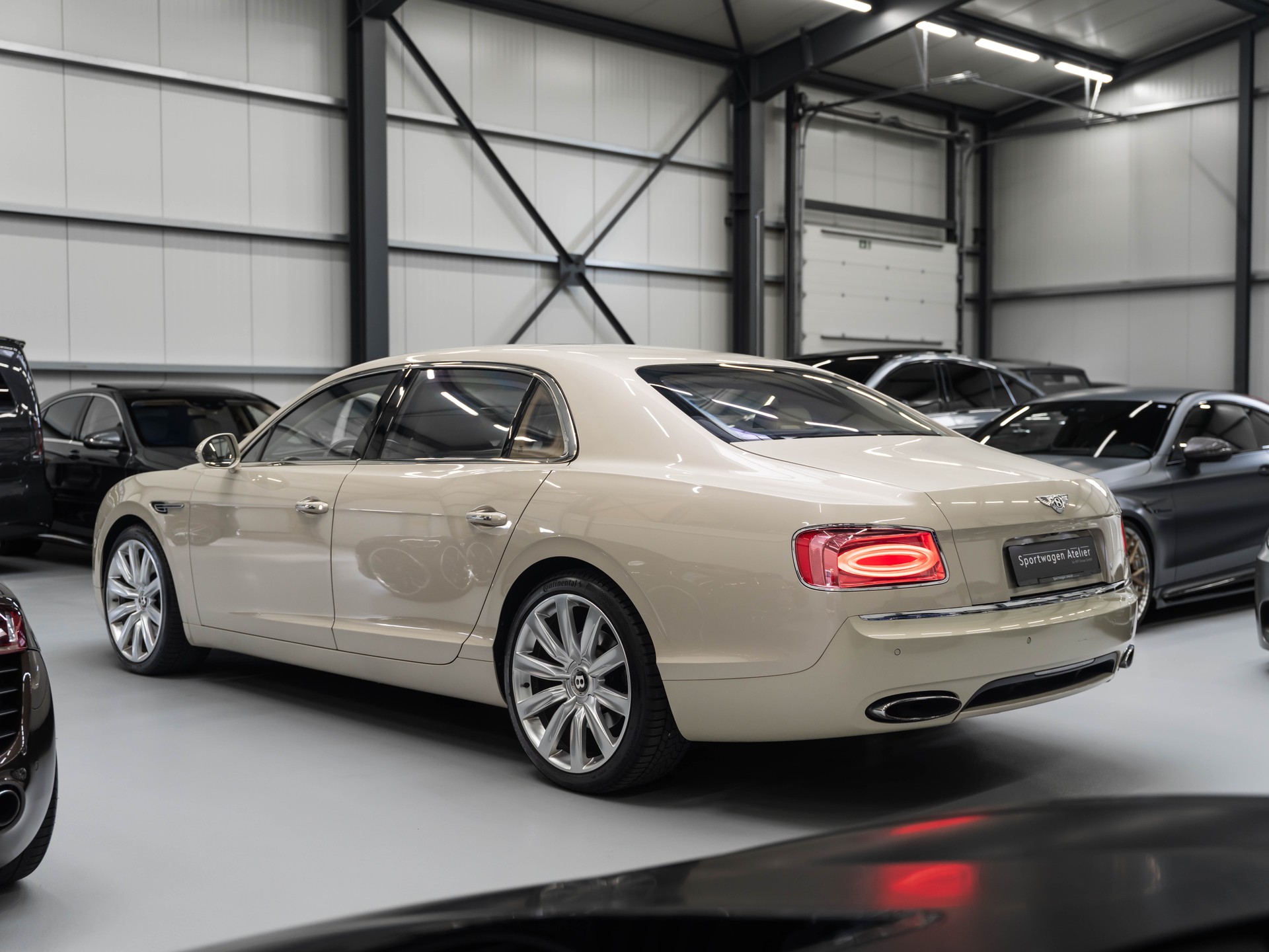 BENTLEY Flying Spur 6.0-showroom-element-1