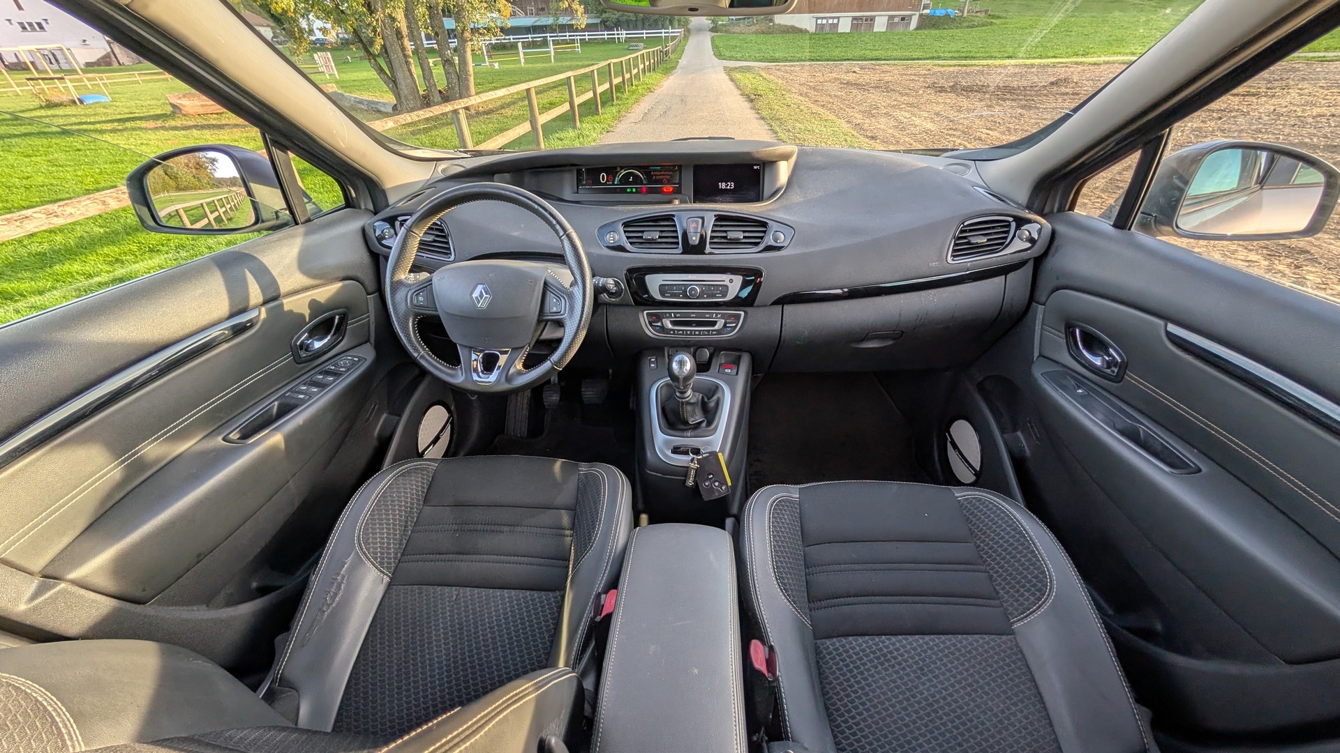RENAULT RENAULT Scénic 1.6 dCi Bose-image-2