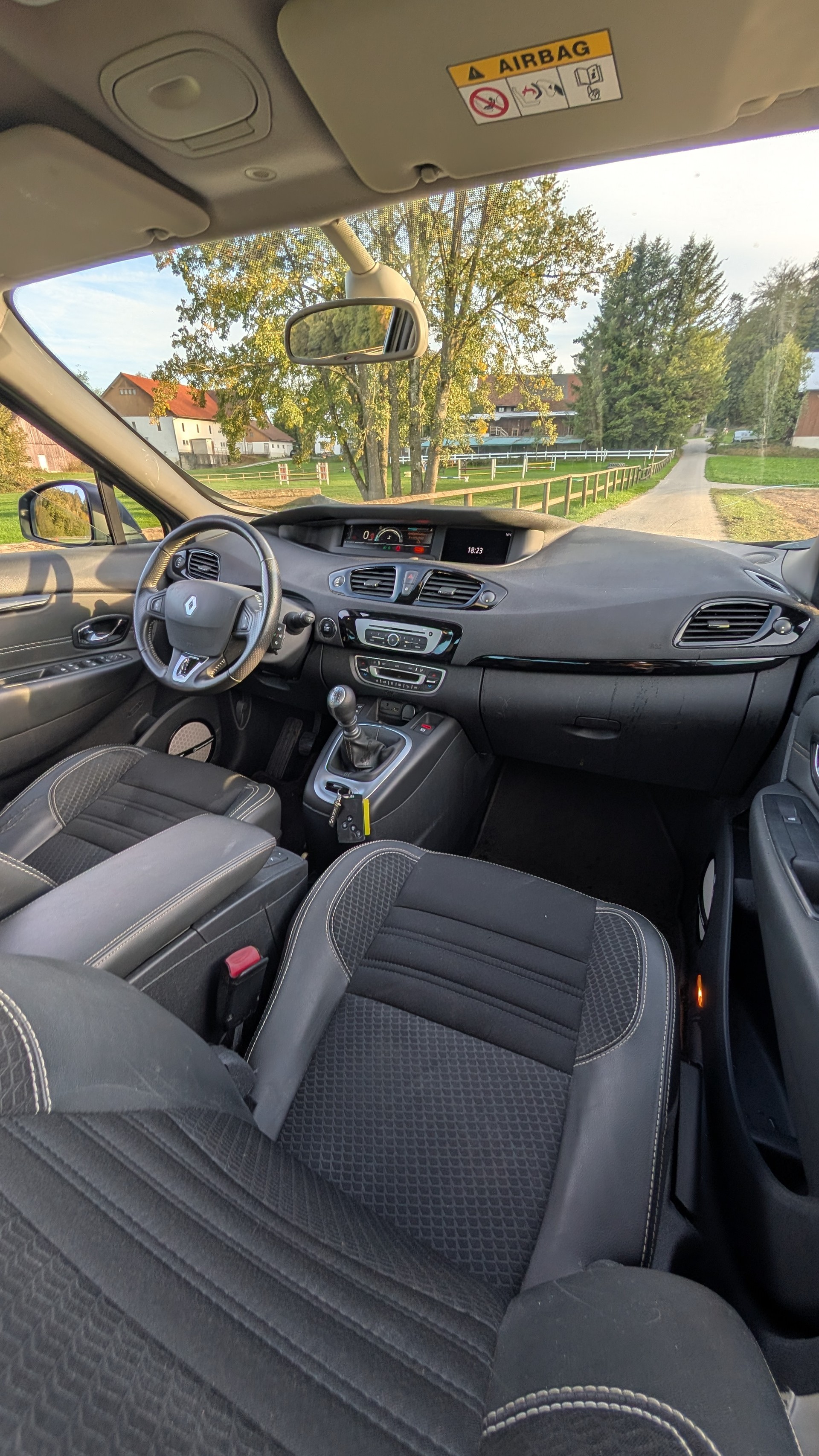 RENAULT RENAULT Scénic 1.6 dCi Bose-image-15