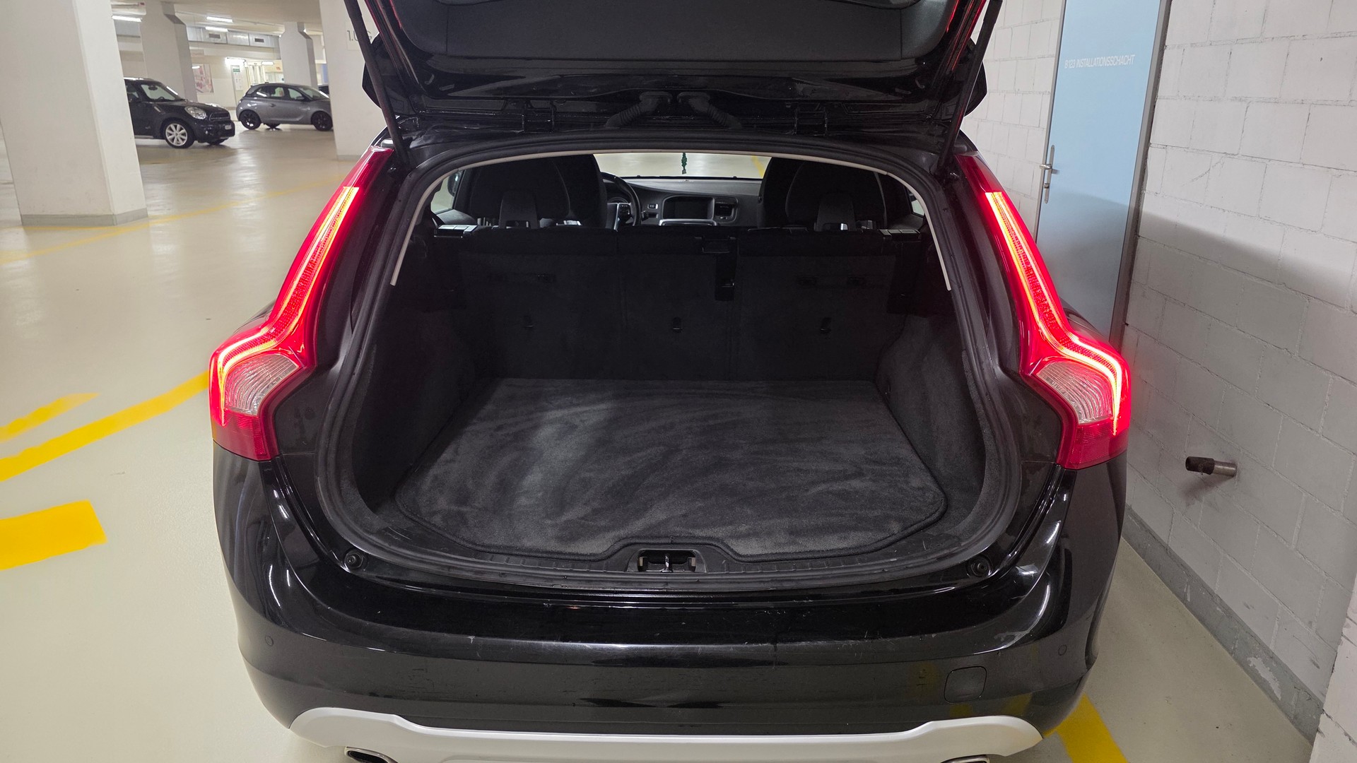 VOLVO V60 D4 AWD Husky Geartronic-image-12