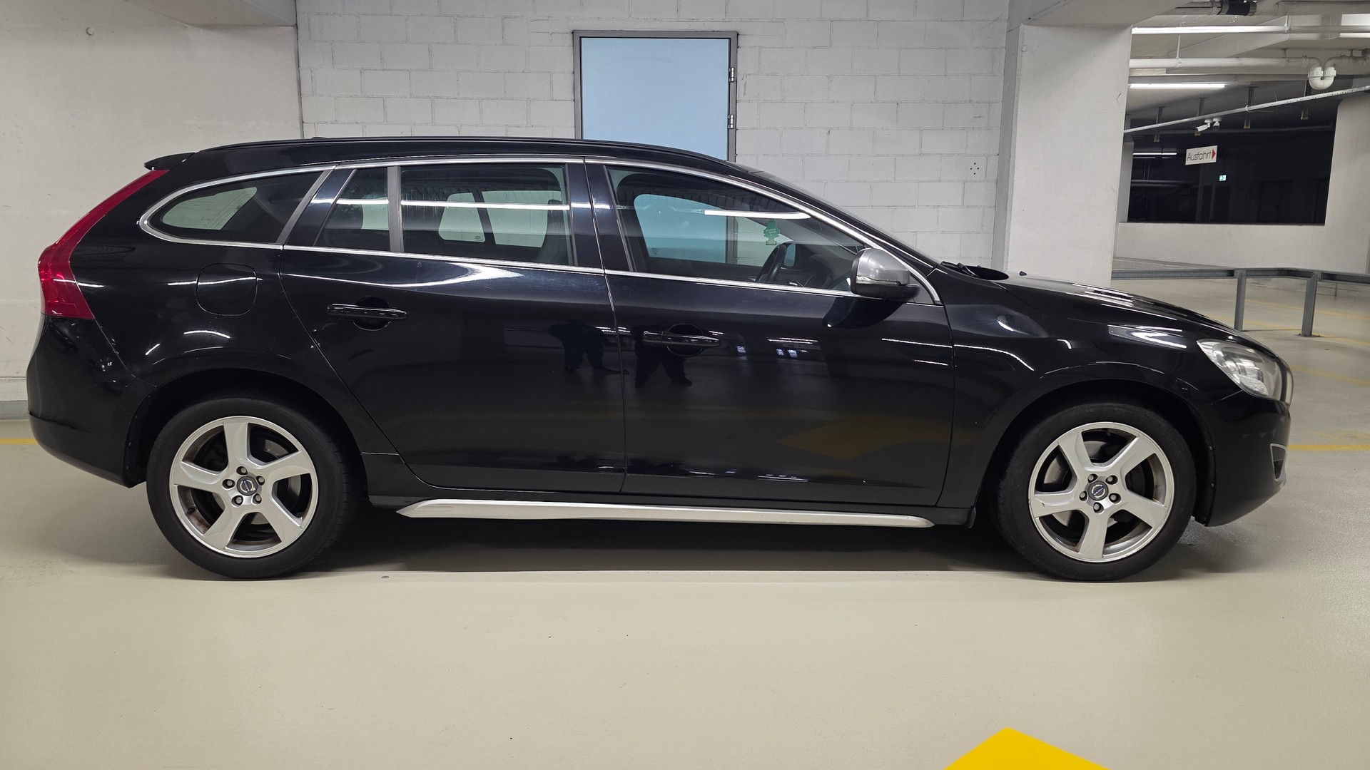 VOLVO V60 D4 AWD Husky Geartronic-image-5
