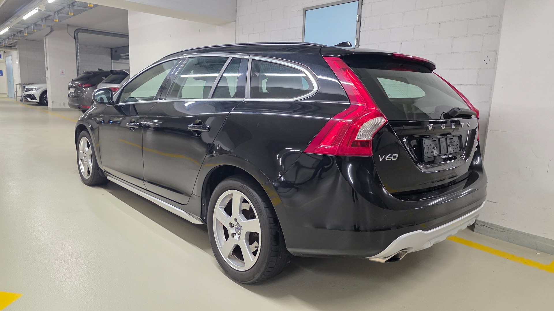 VOLVO V60 D4 AWD Husky Geartronic-image-2