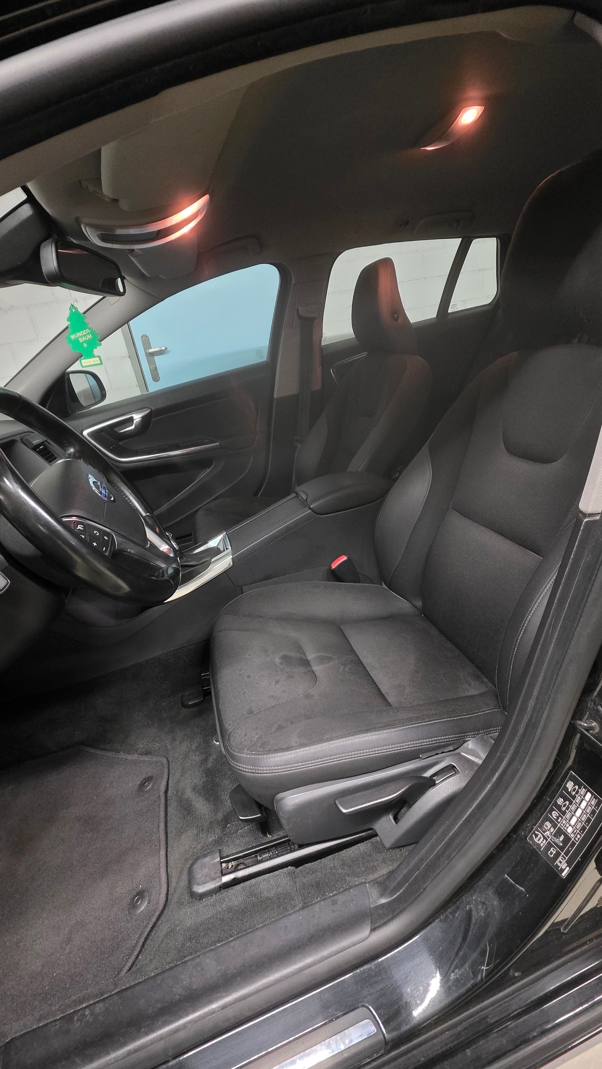 VOLVO V60 D4 AWD Husky Geartronic-image-9