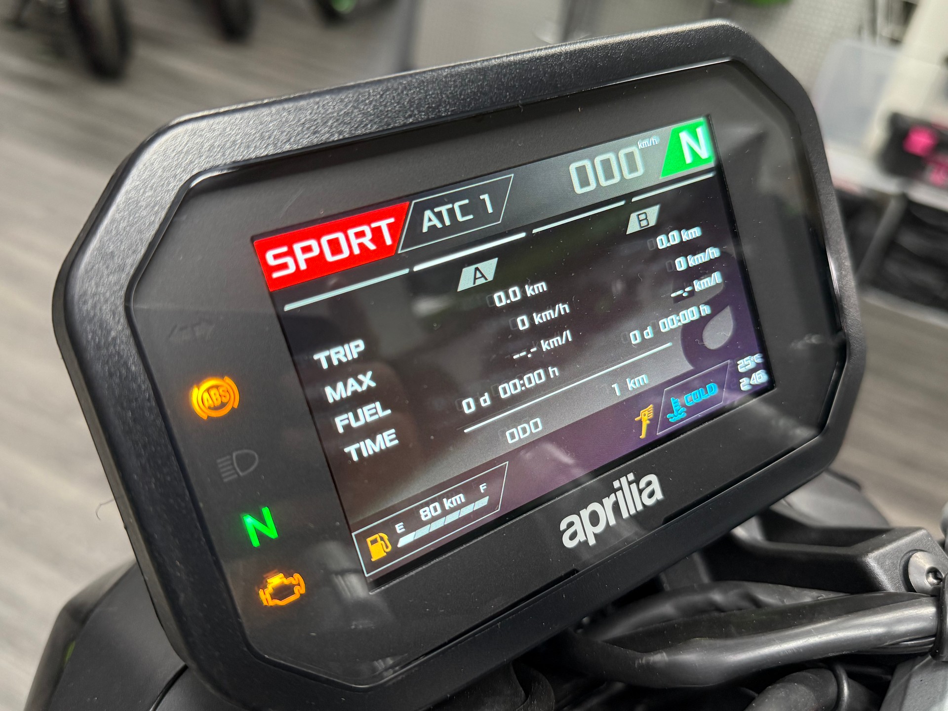 APRILIA Tuono 457 E5+ 2025 Piranha Red (35kW)-image-6
