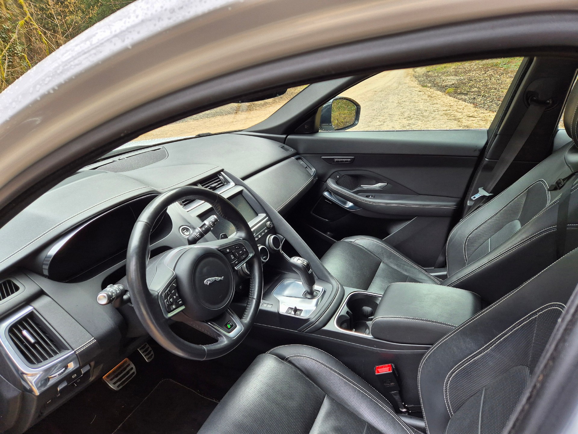 JAGUAR E-Pace D240 AWD | Premium SUV | Navi | LED | Leder | CH-Fahrzeug-image-6