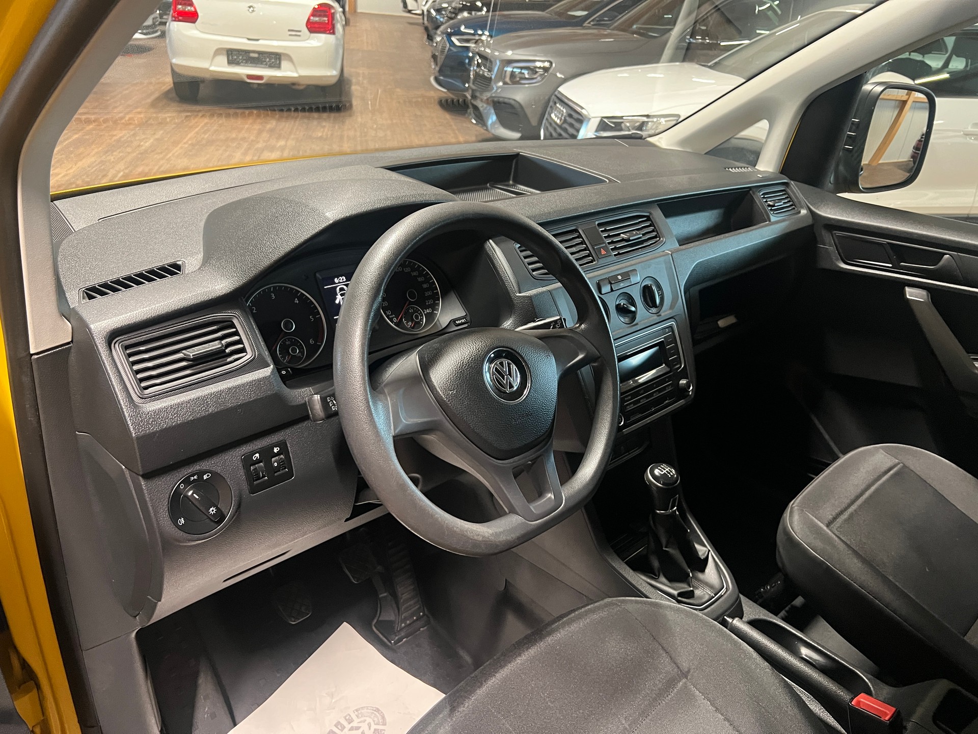 VW Caddy 2.0TDI BlueMotion Technology-image-9