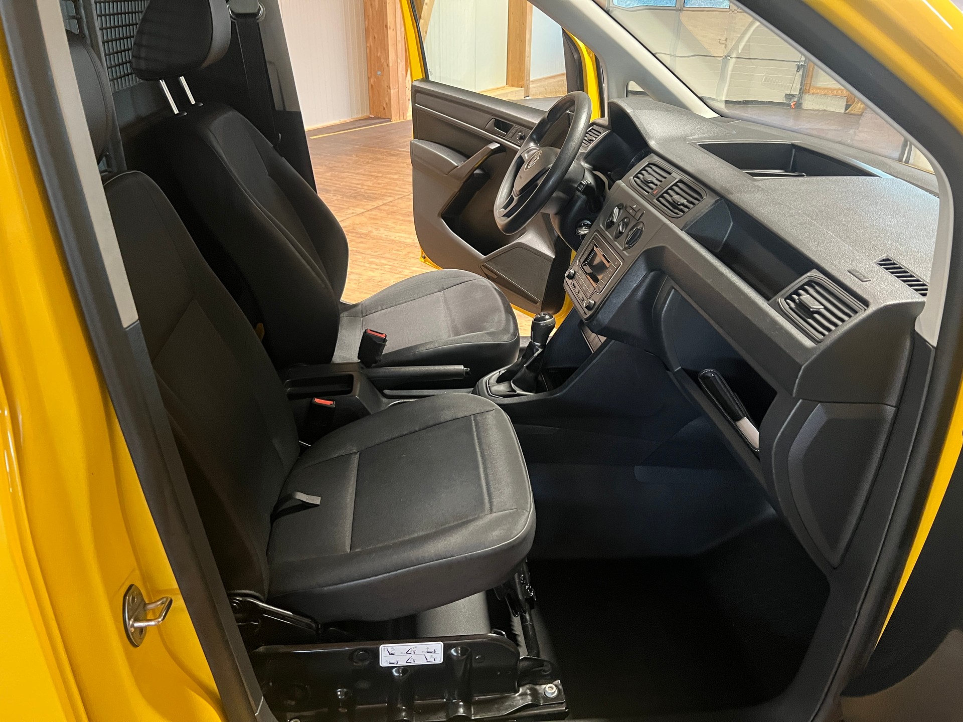 VW Caddy 2.0TDI BlueMotion Technology-image-10