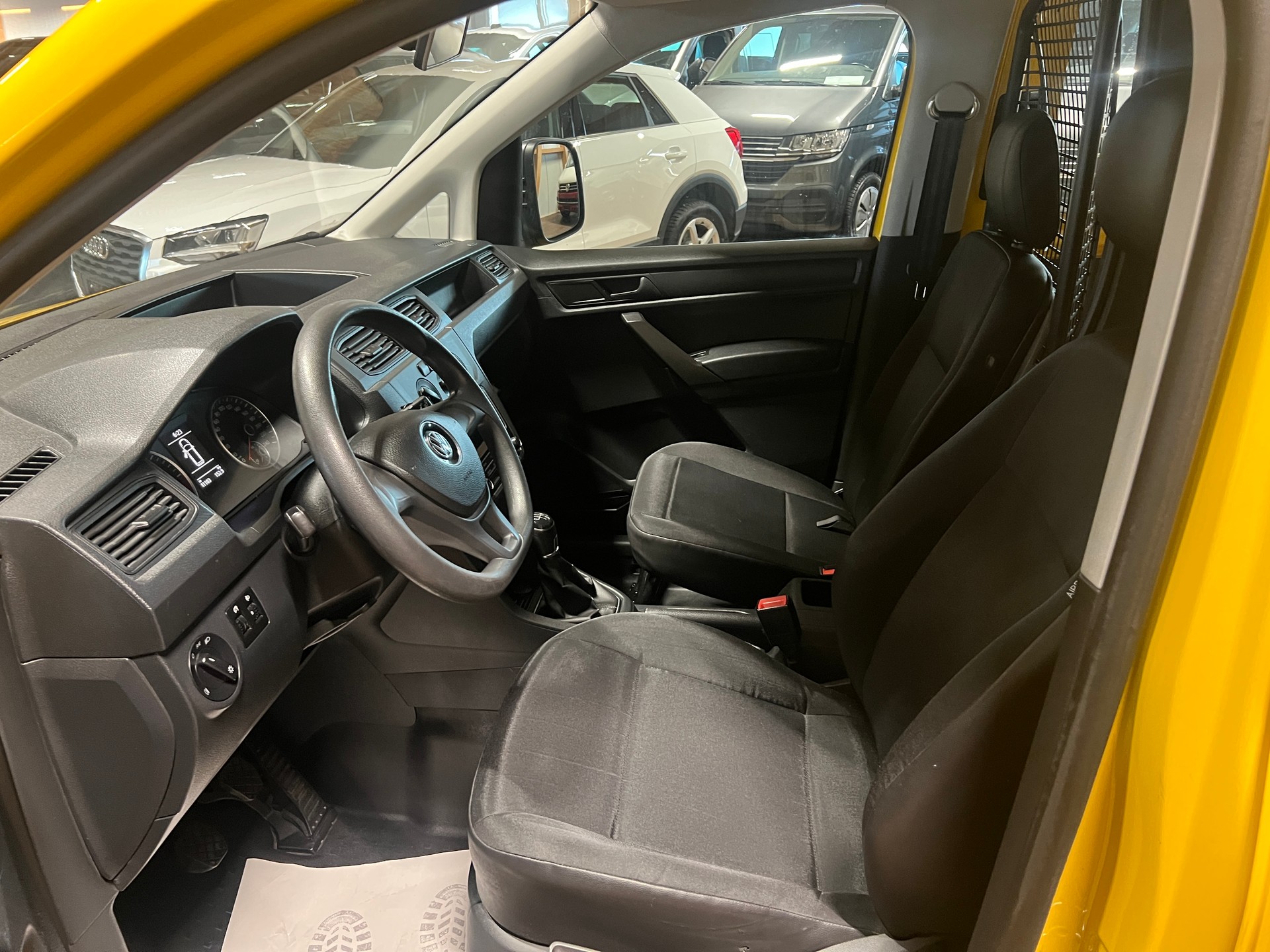 VW Caddy 2.0TDI BlueMotion Technology-image-8