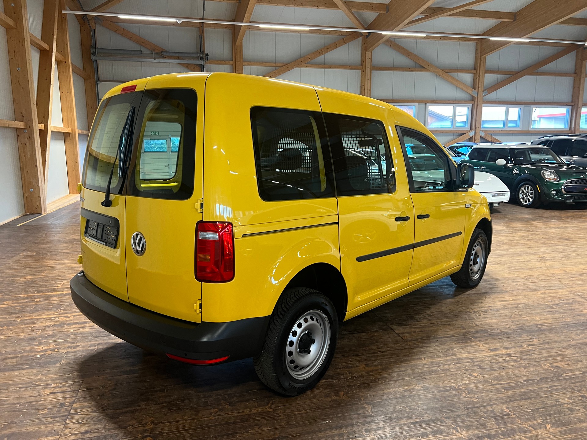 VW Caddy 2.0TDI BlueMotion Technology-image-4