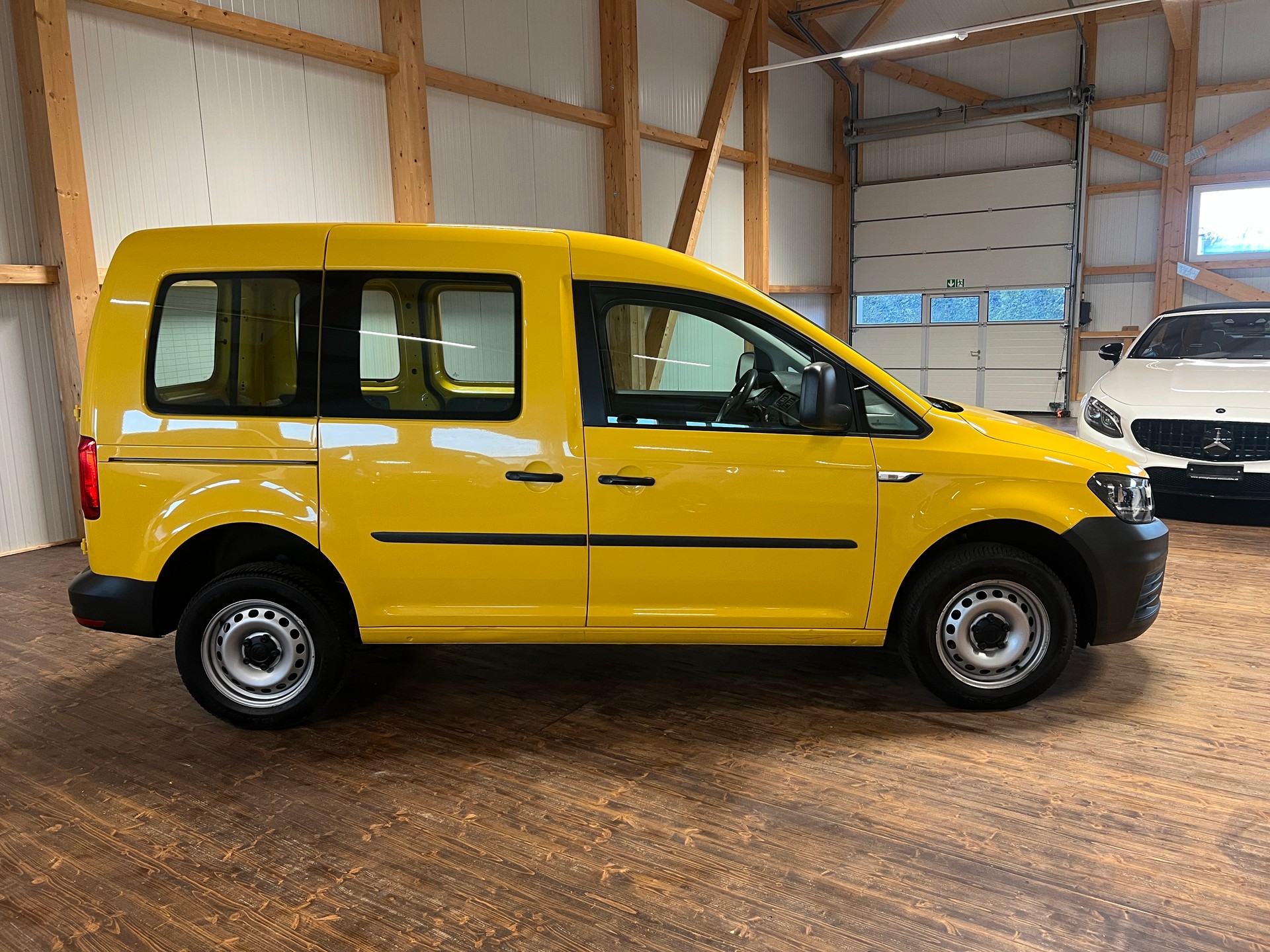 VW Caddy 2.0TDI BlueMotion Technology-showroom-element-3