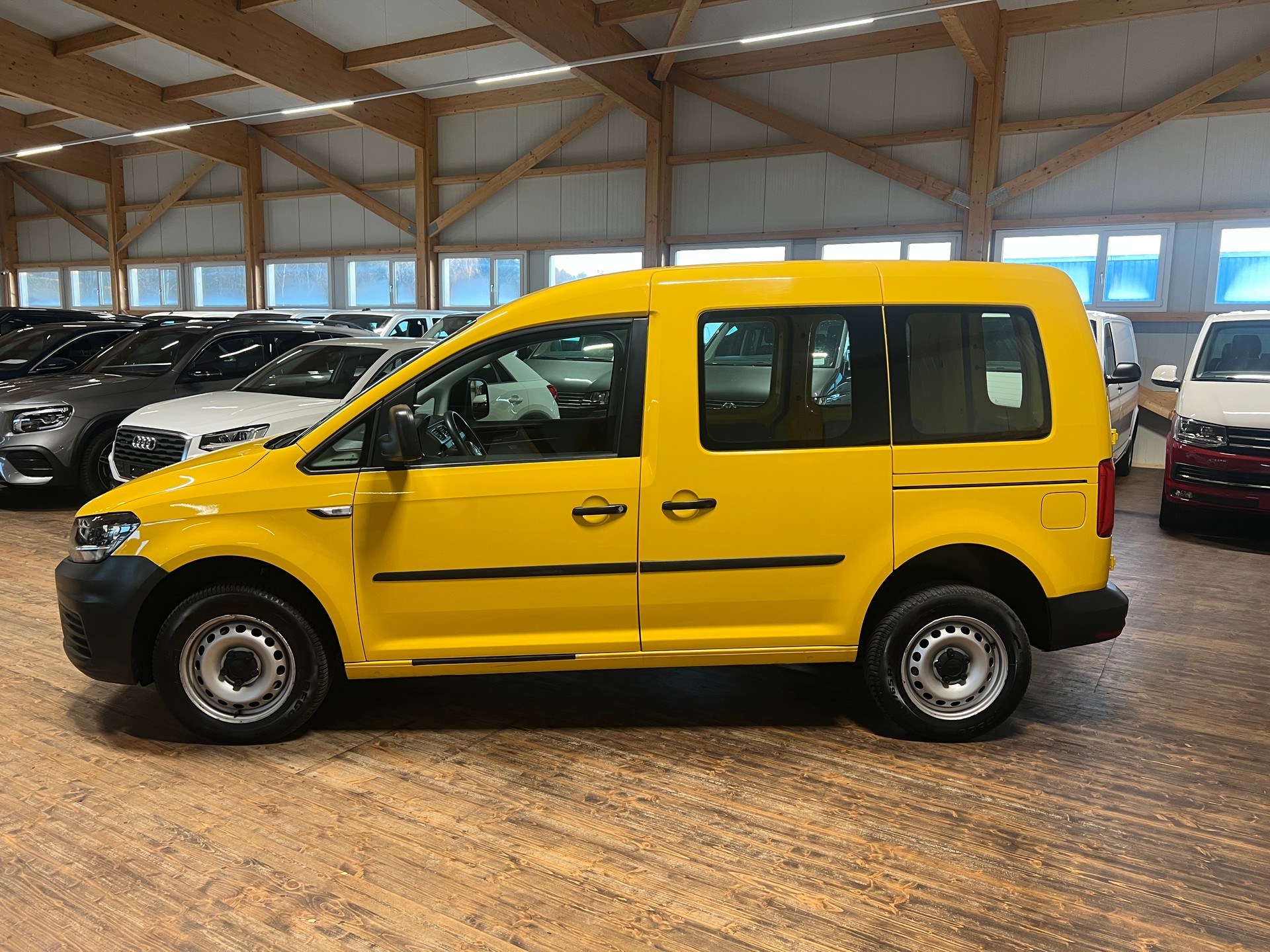 VW Caddy 2.0TDI BlueMotion Technology-image-7